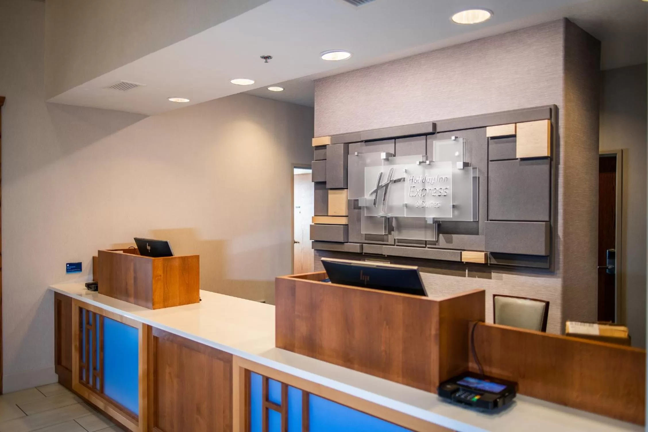 Lobby or reception in Holiday Inn Express & Suites Custer-Mt Rushmore