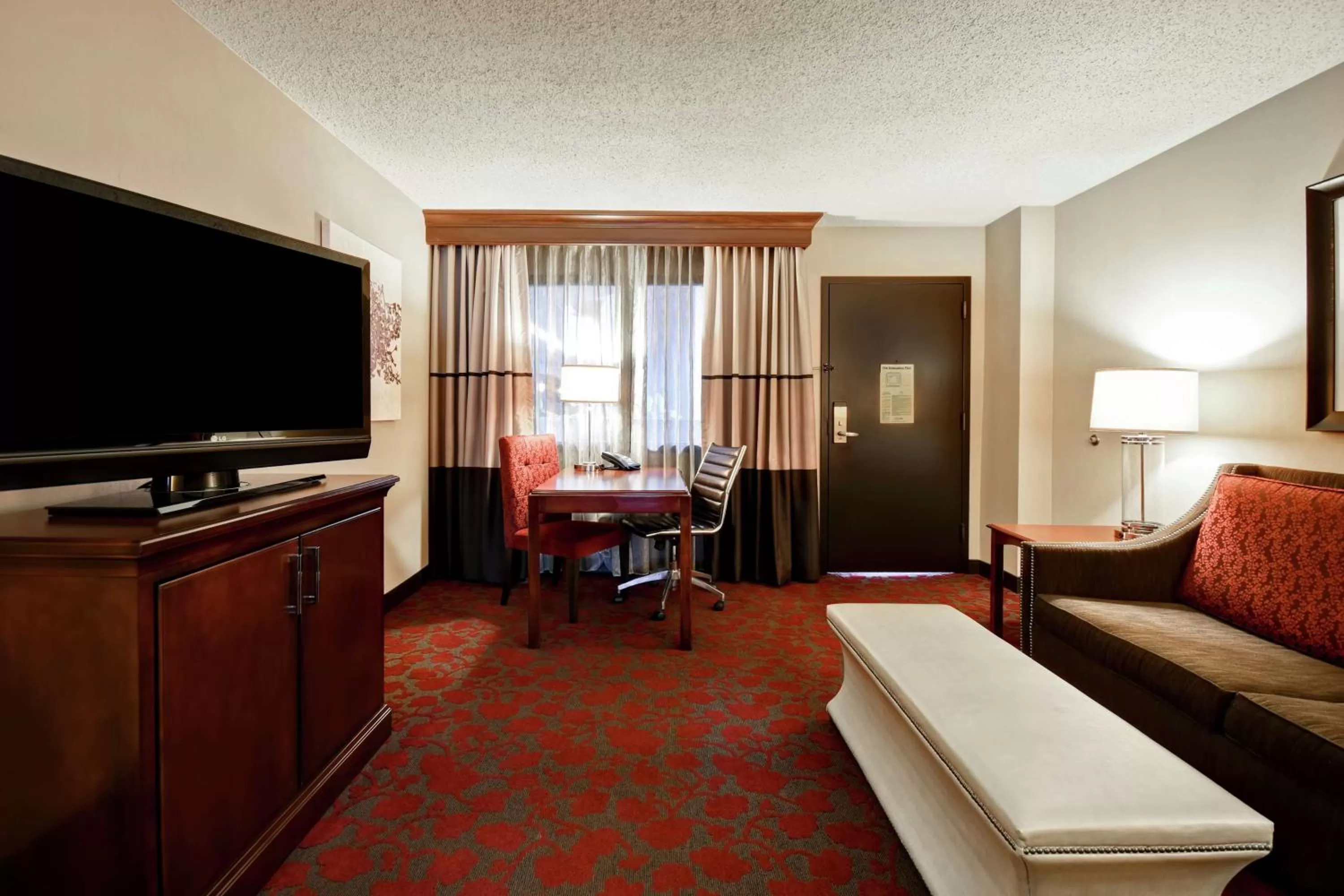 Bedroom, Bed in Embassy Suites by Hilton Dulles Airport