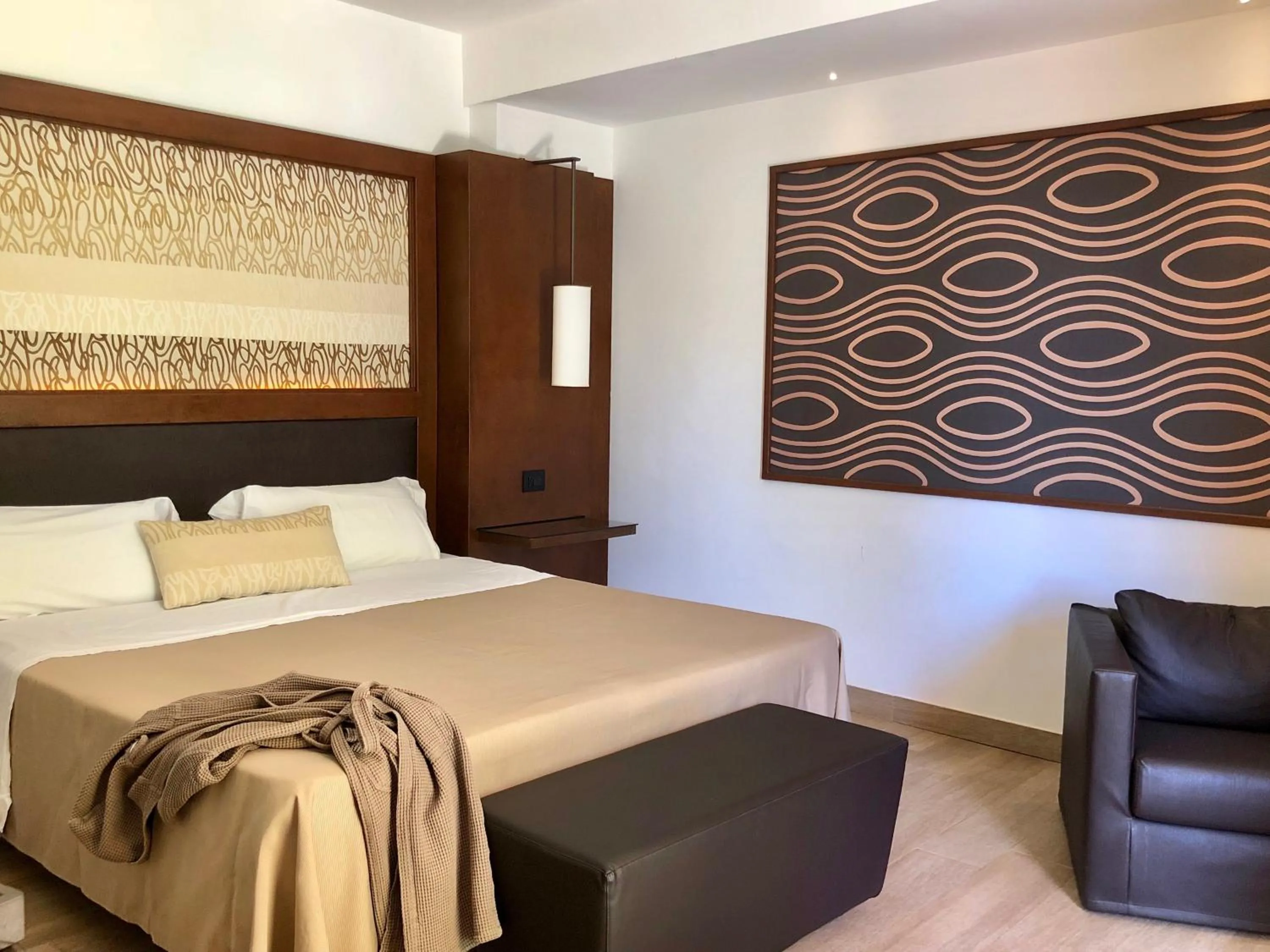 Photo of the whole room, Bed in Baglio La Porta by Geocharme