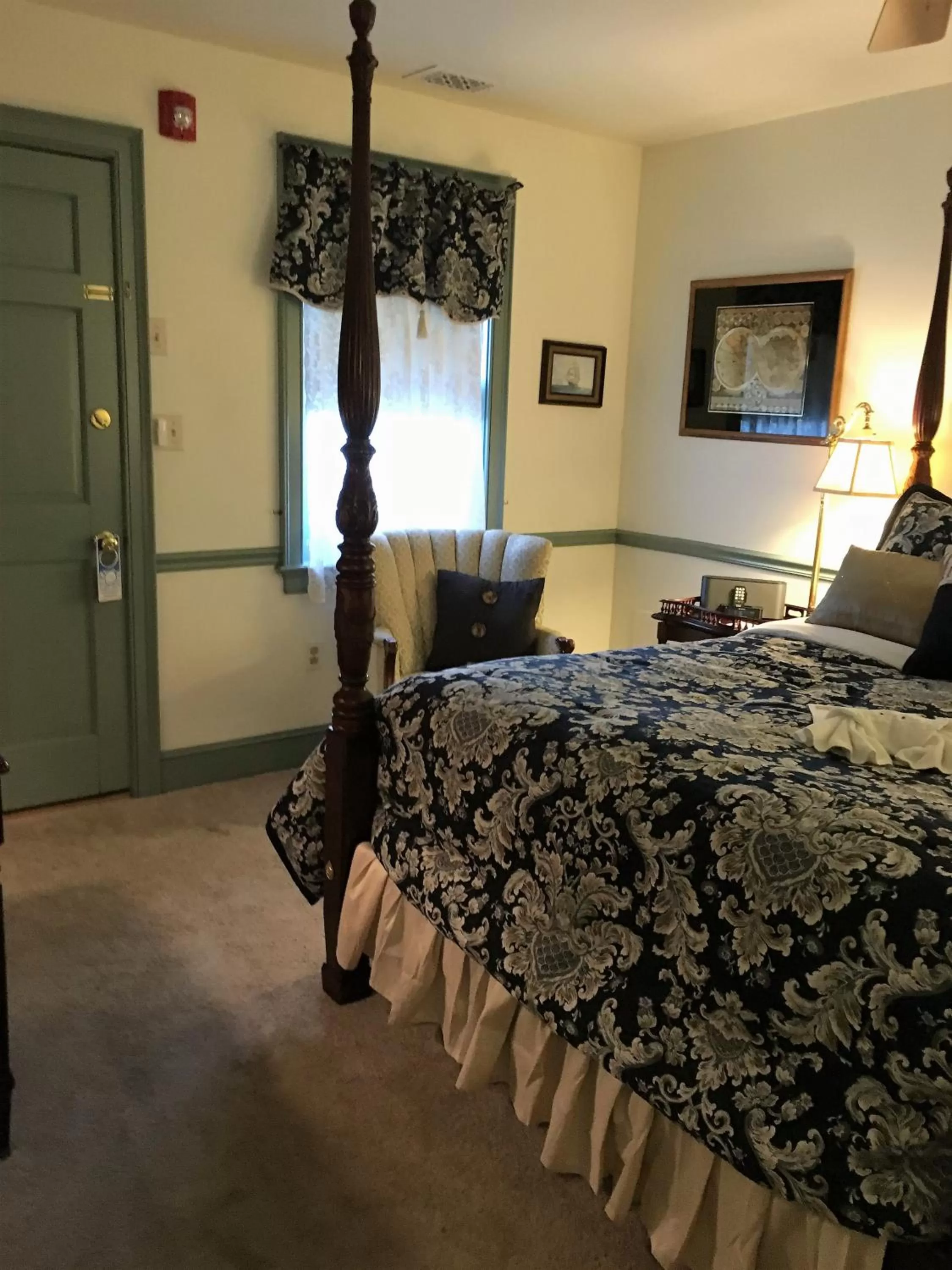 Bed in Parsonage Inn Bed and Breakfast