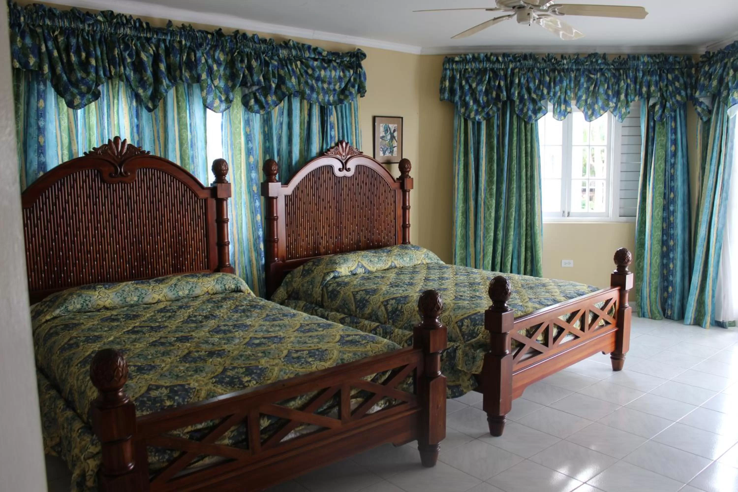 Photo of the whole room, Bed in Beachcomber Club Resort