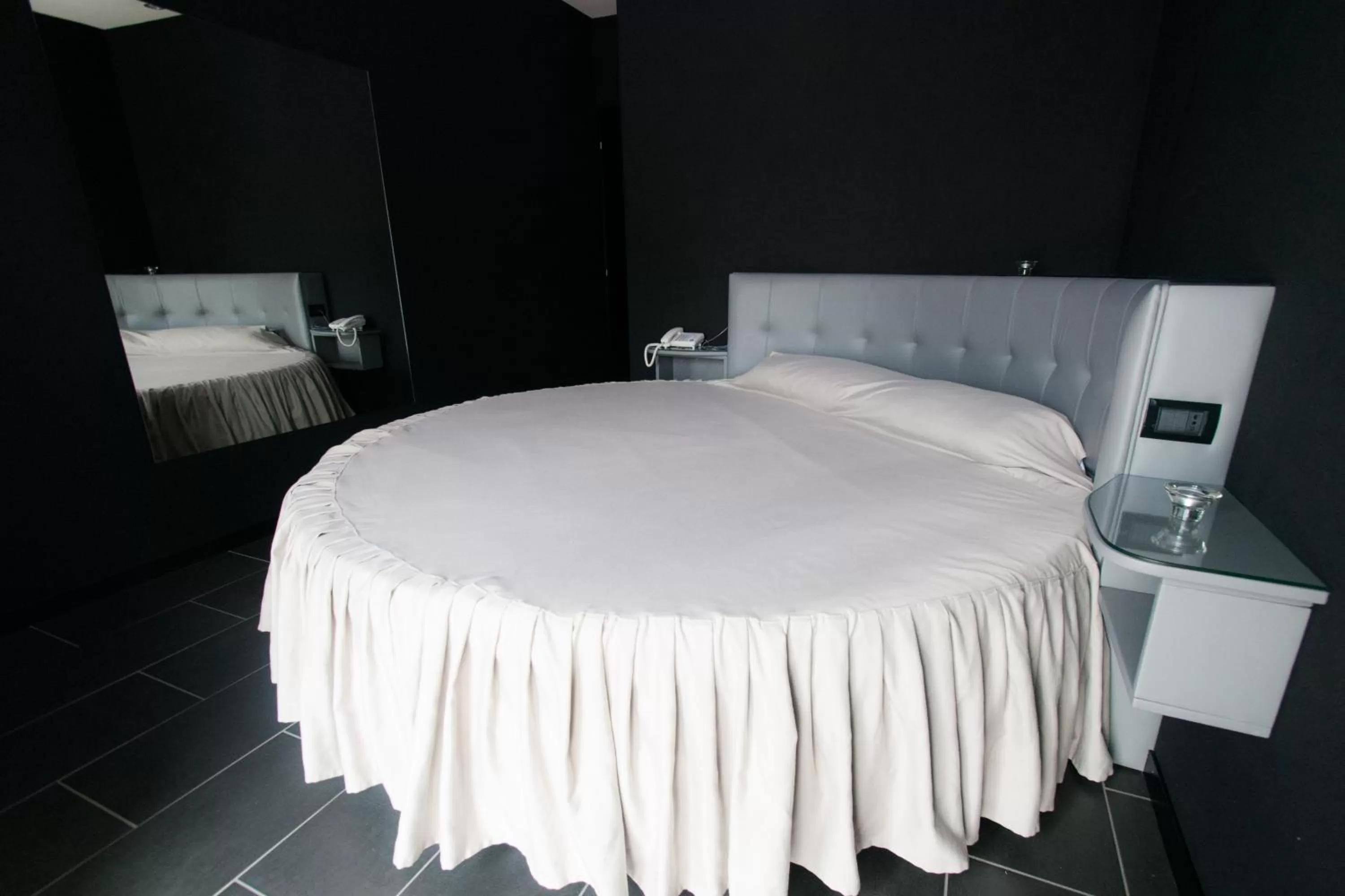 Bedroom, Bed in Fly Boutique Hotel