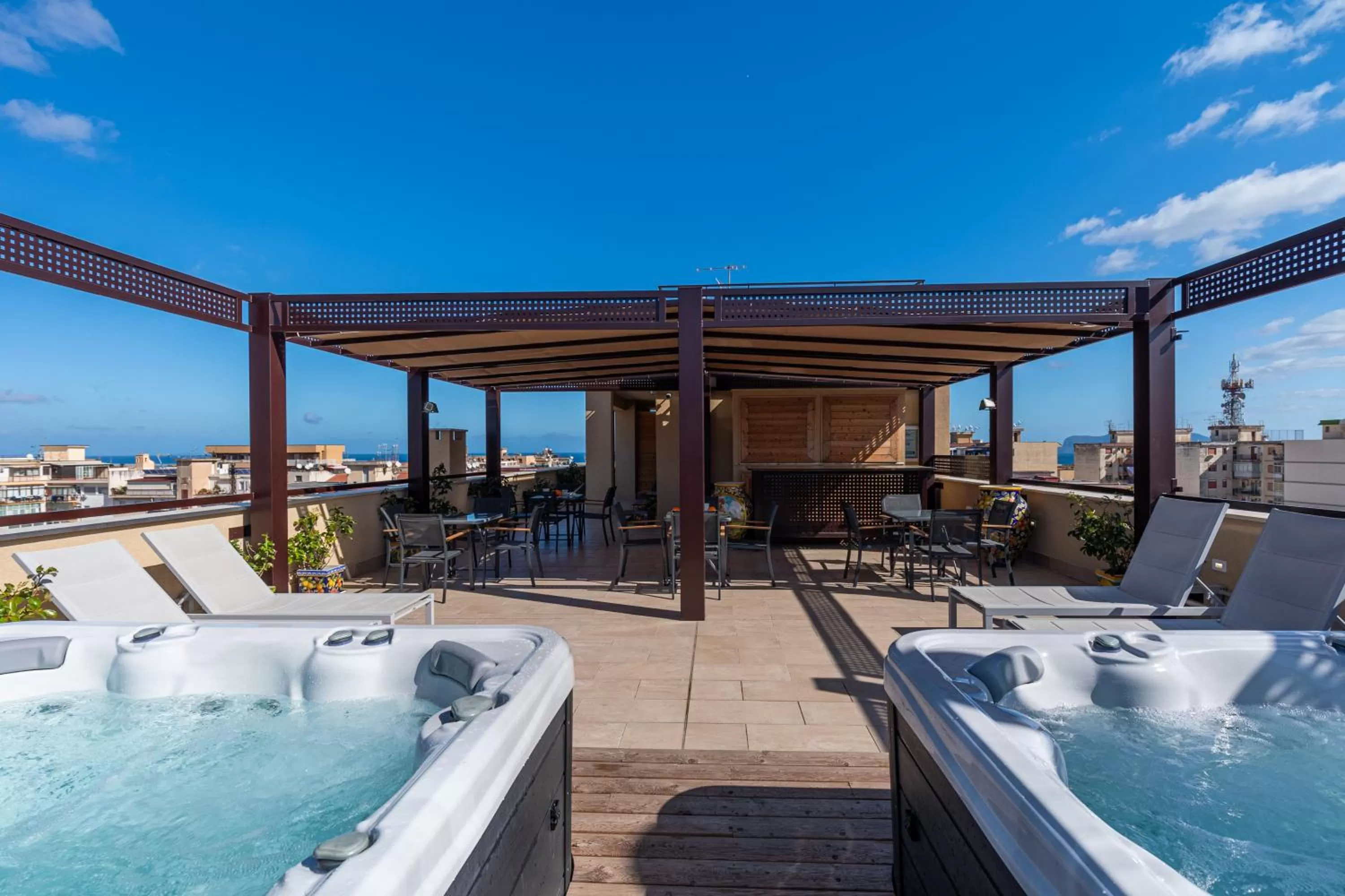 Hot Tub in Solemar Sicilia - Multi Suite