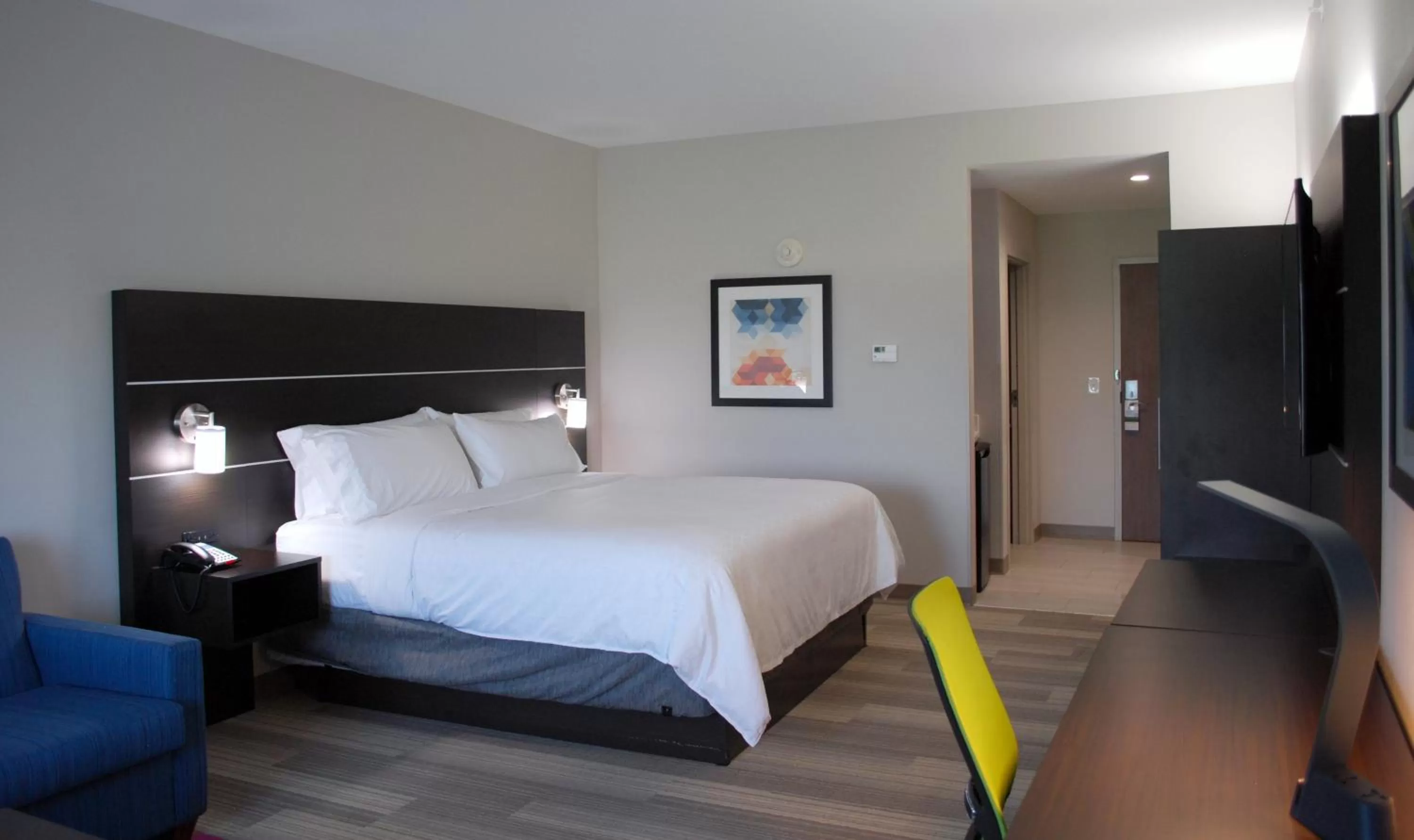 Photo of the whole room, Bed in Holiday Inn Express & Suites White Hall by IHG