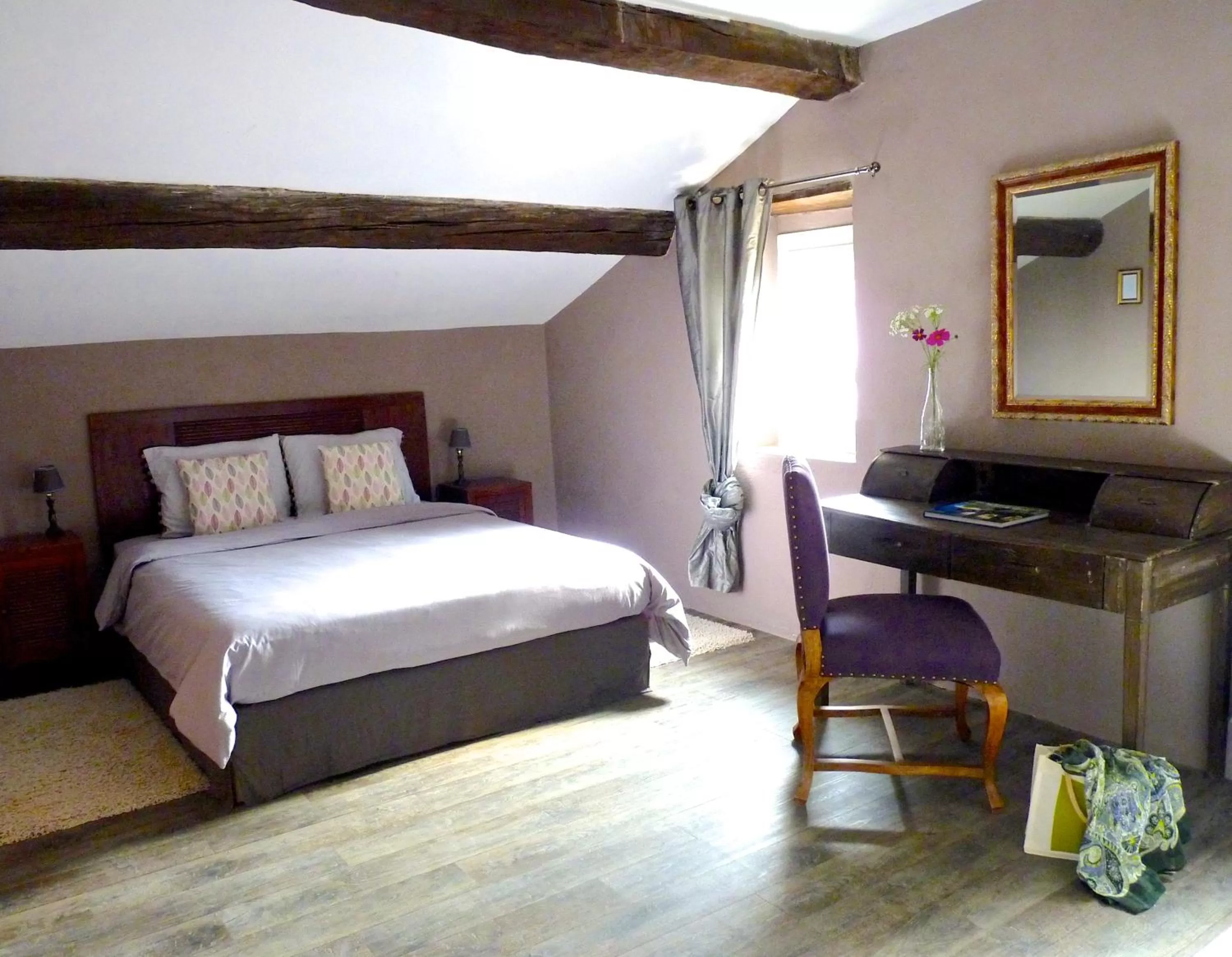 Bedroom, Bed in L'Autre Maison