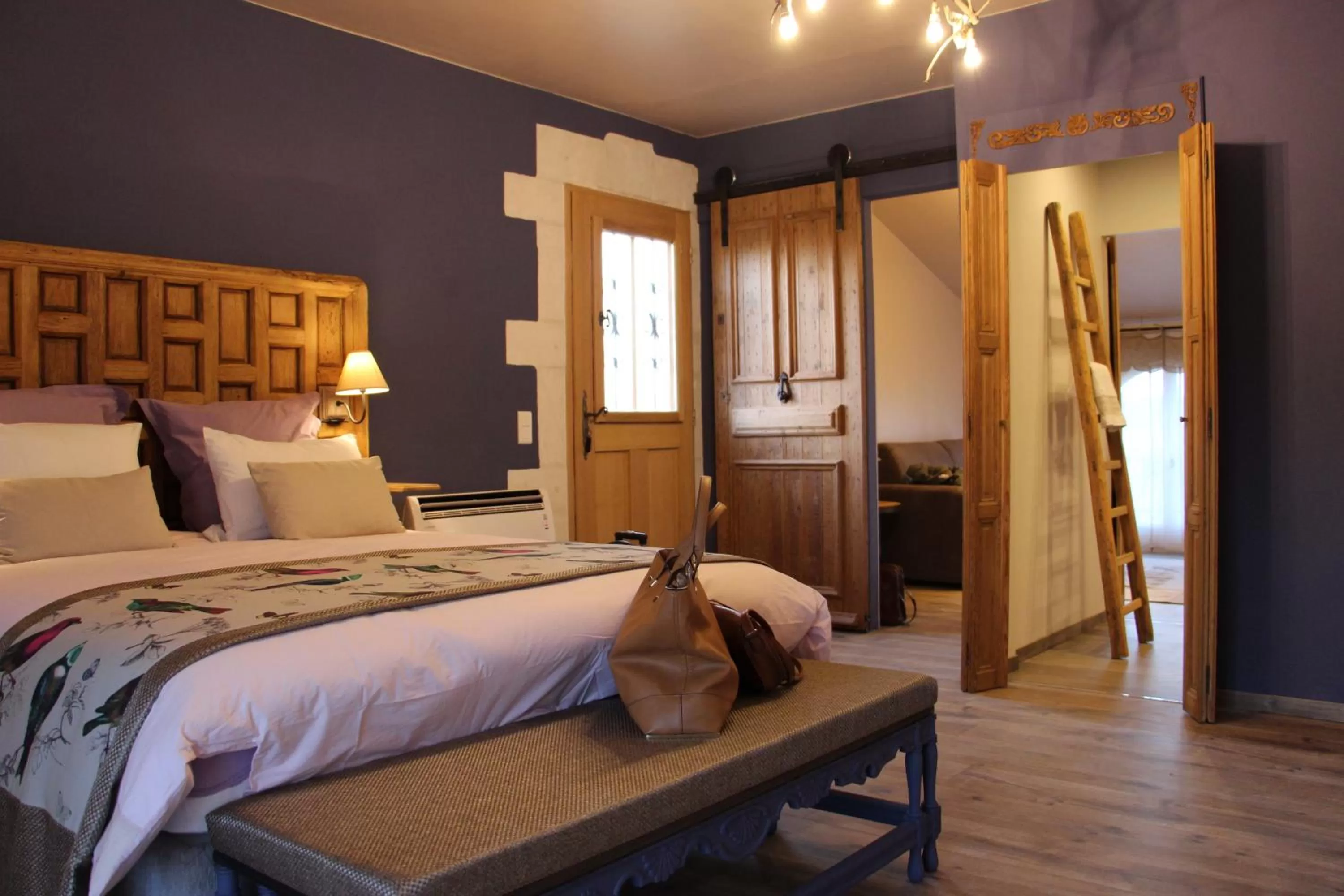 Photo of the whole room in Sous les Platanes B&B