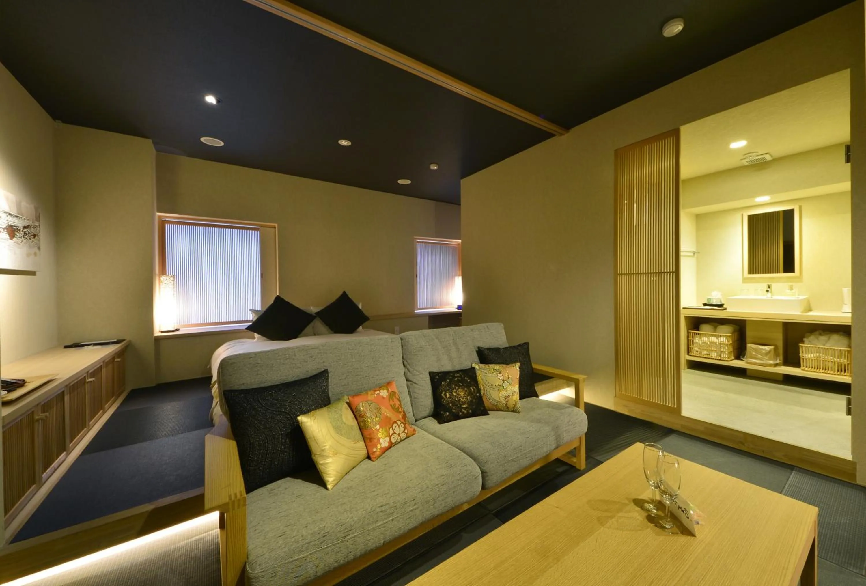 Photo of the whole room, Bed in Roppongi Hotel S