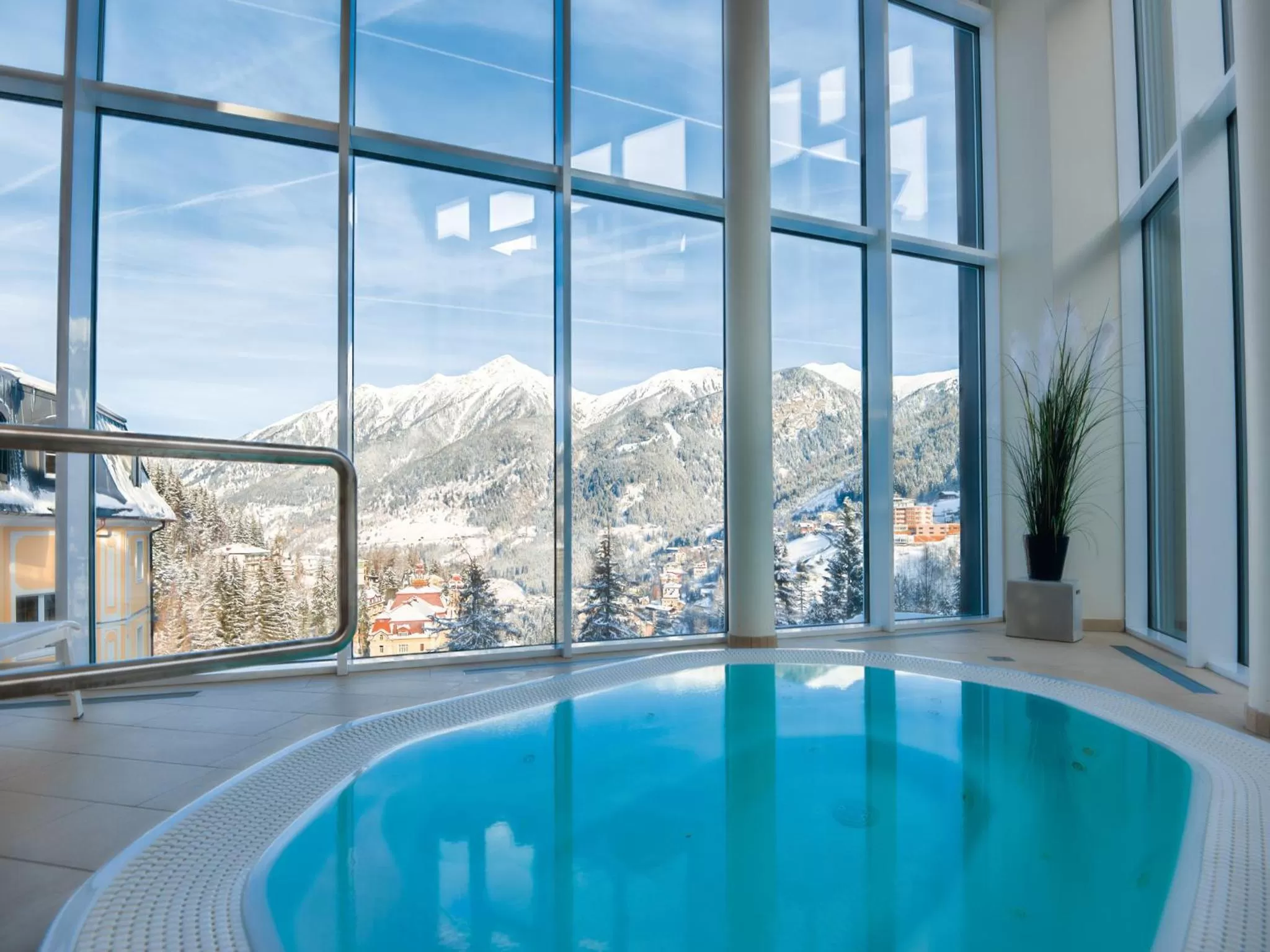 Swimming pool in Hotel Salzburger Hof