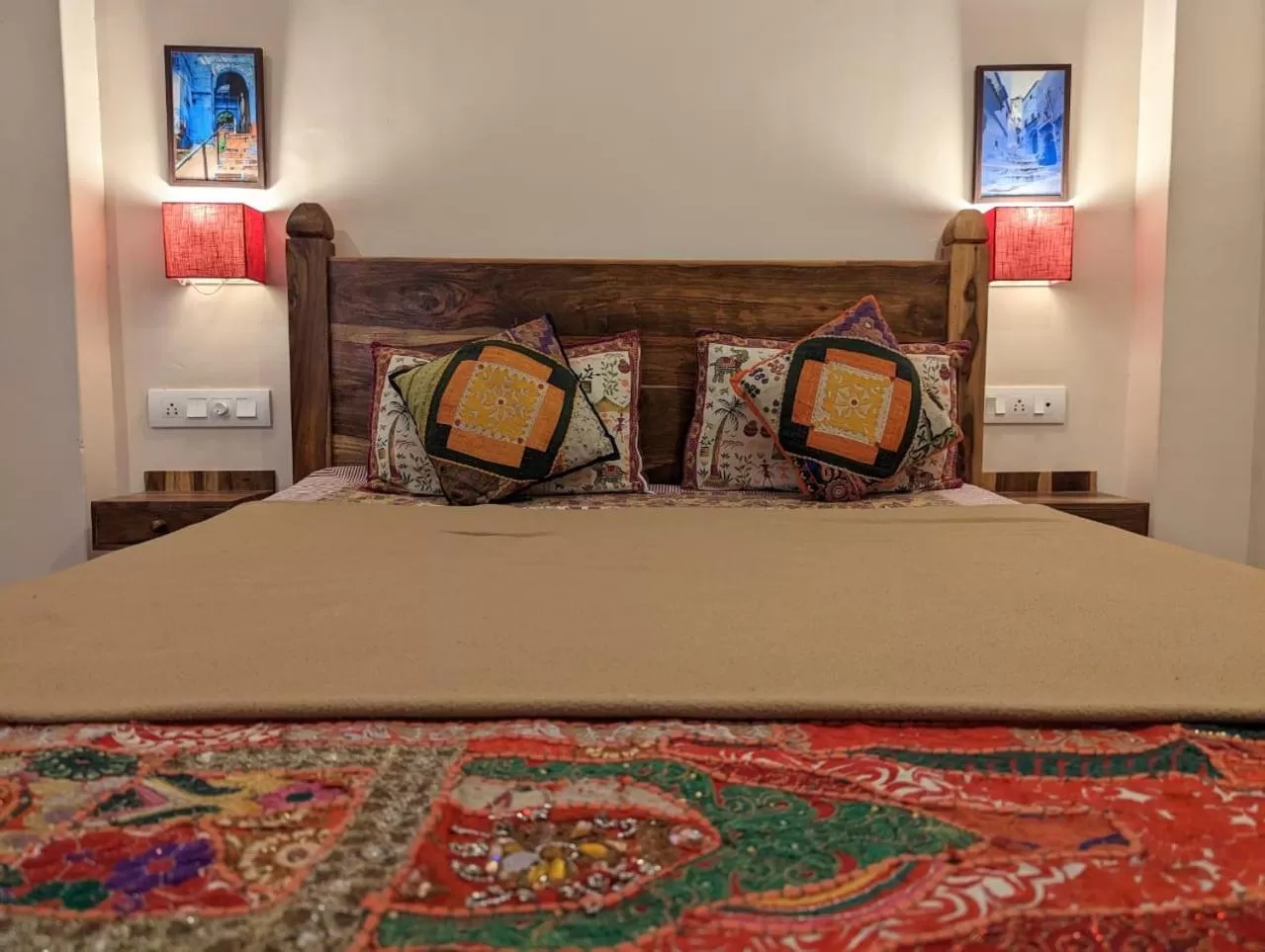 Bed in Corsican Haveli