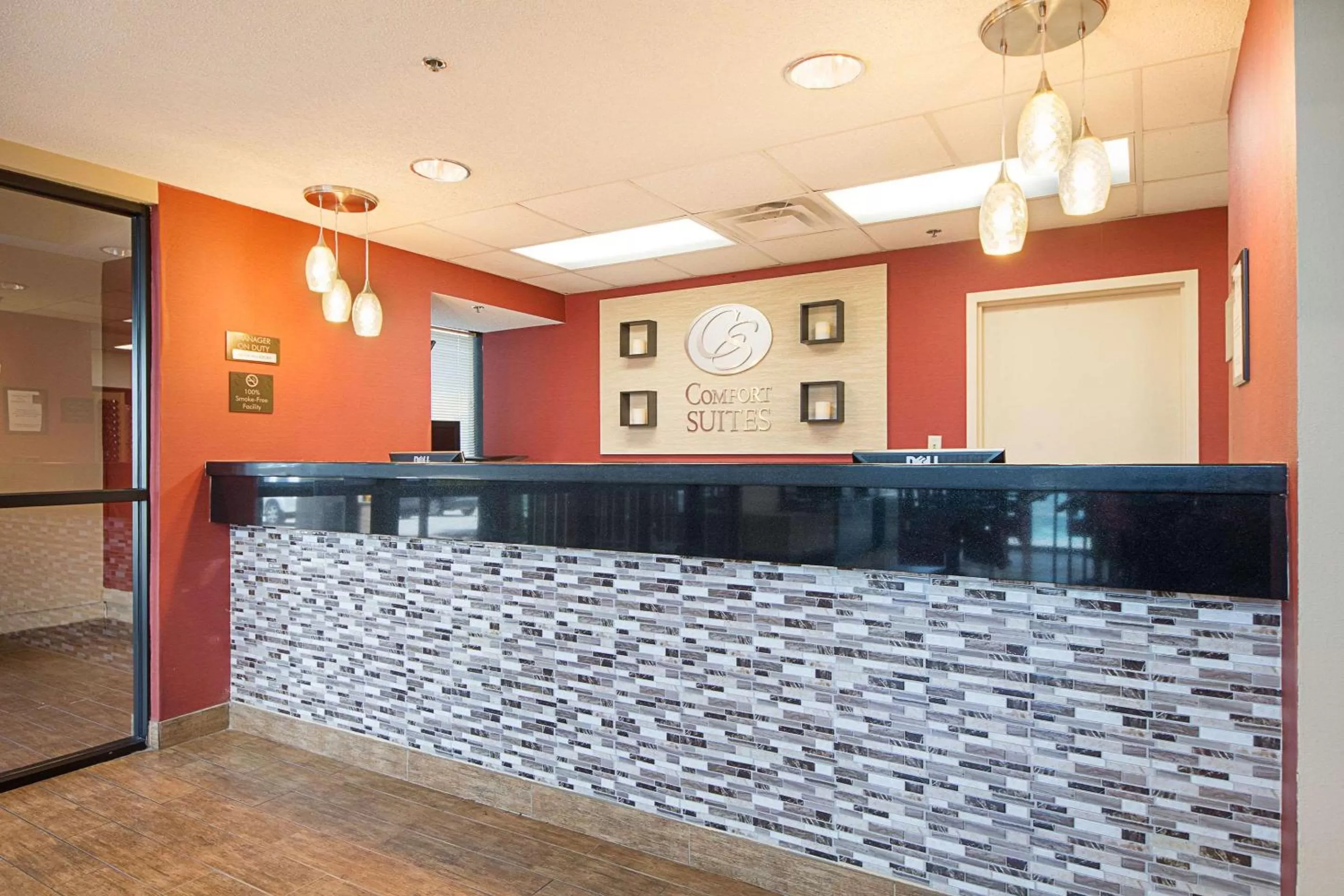 Lobby or reception in Comfort Suites Beachside