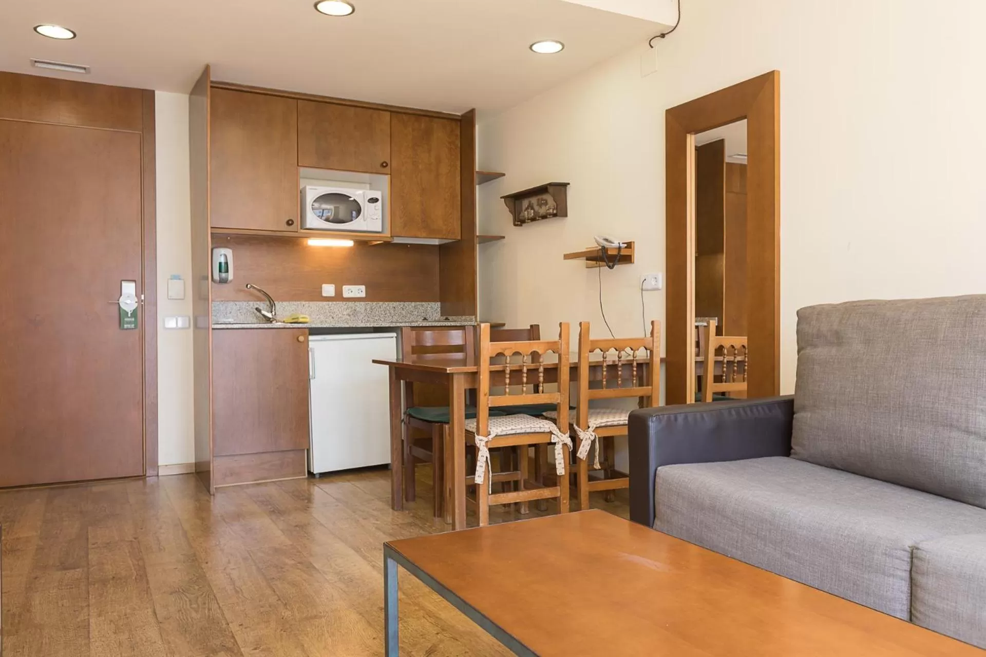 Photo of the whole room in Aparthotel La Vall Blanca