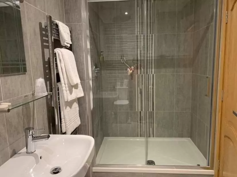 Shower in Victoria Hotel