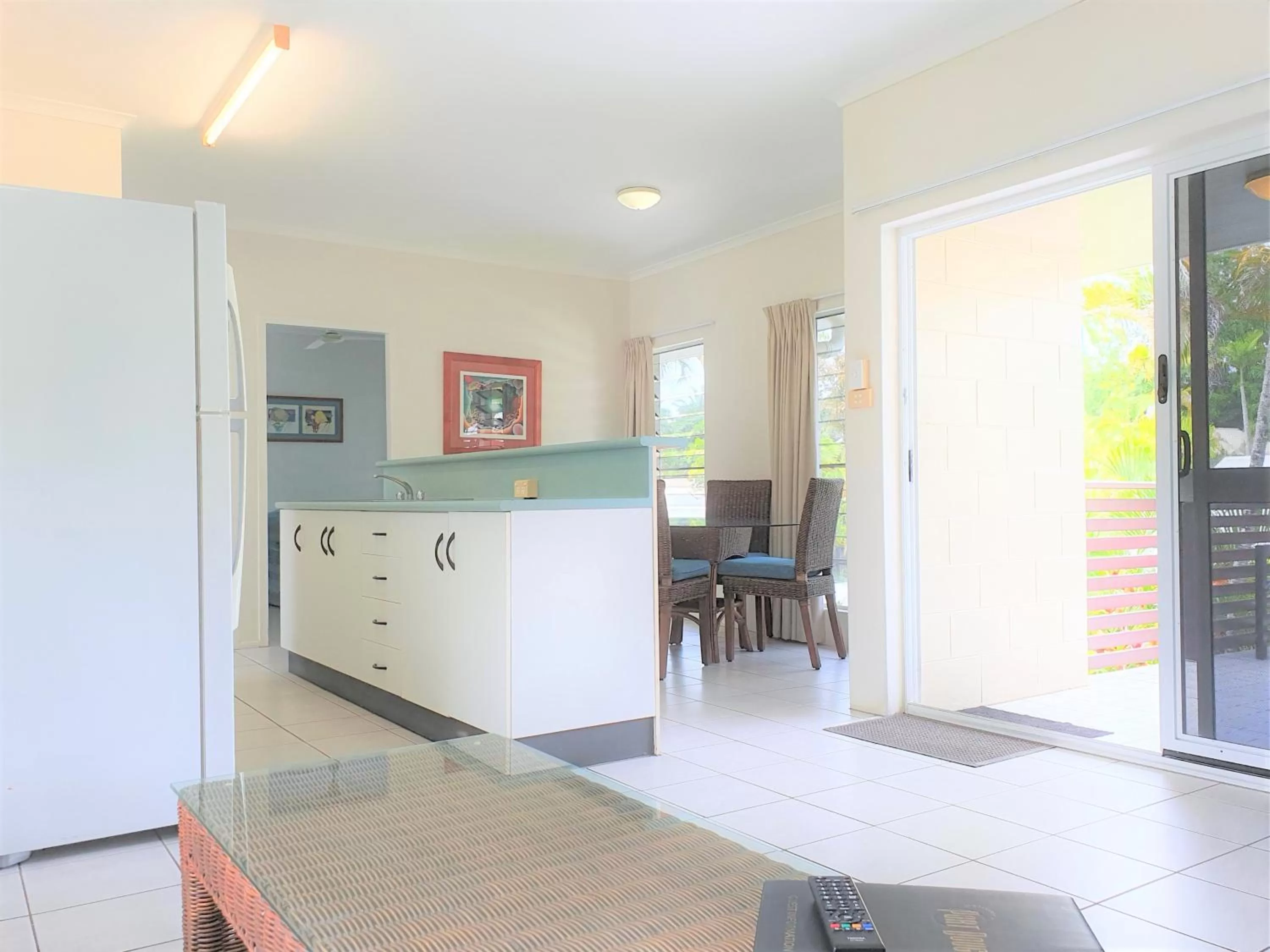 Kitchen or kitchenette in Mango Tree Holiday Apartments