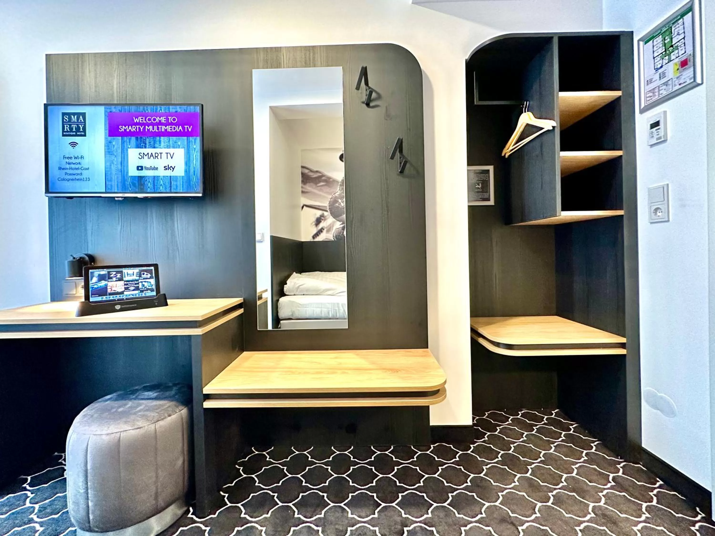 TV and multimedia in Rhein Hotel St. Martin