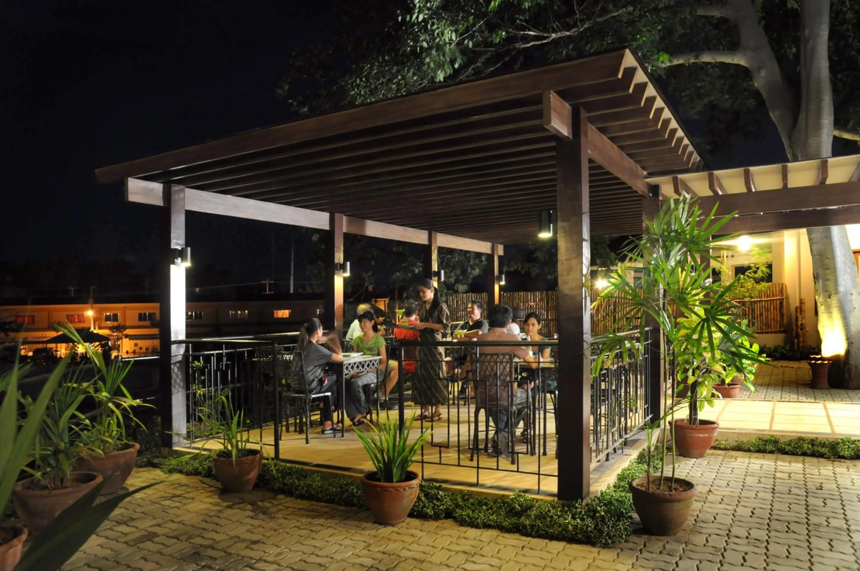 Restaurant/places to eat in Hotel Tropika