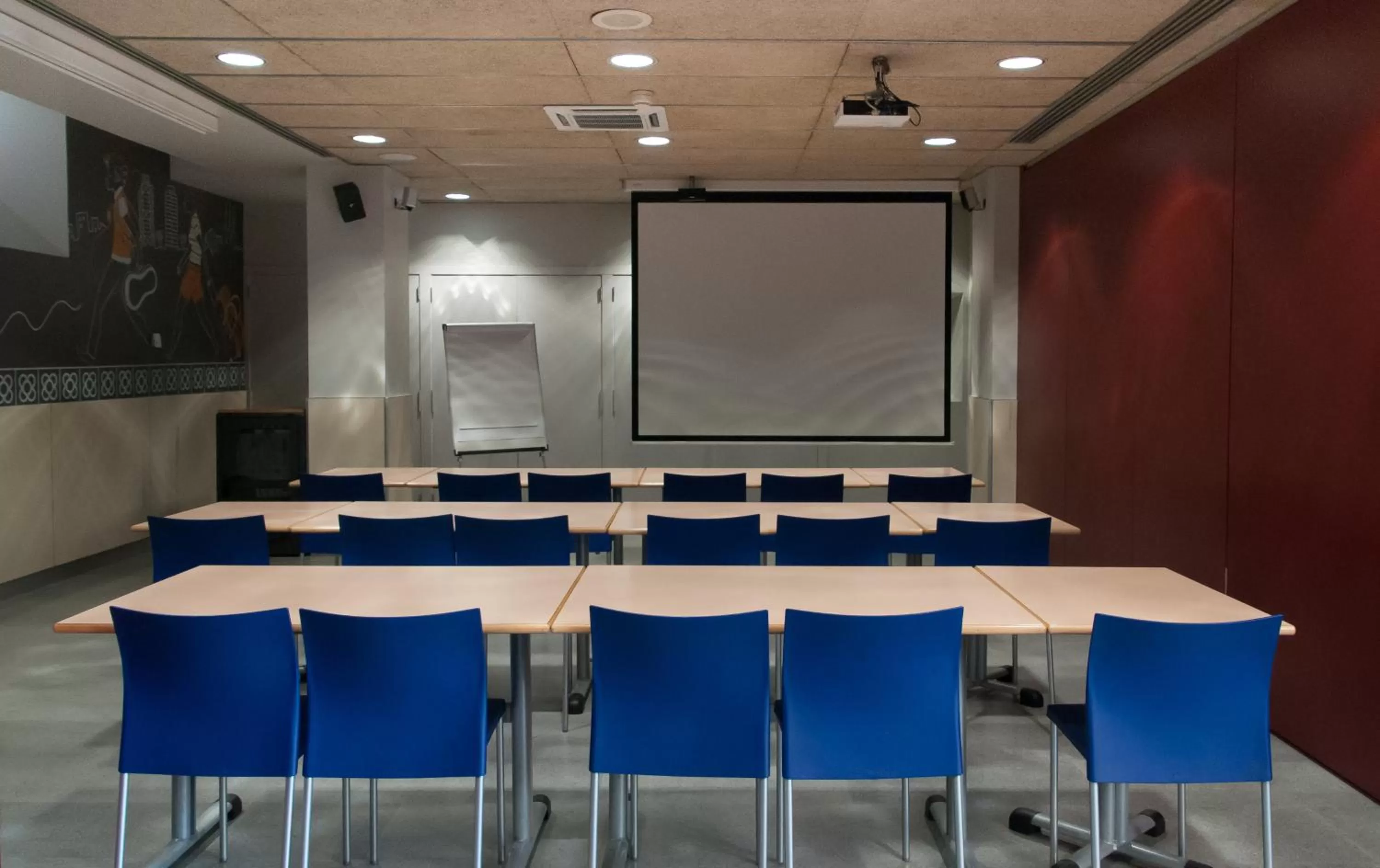 Business facilities in Barcelona Pere Tarrés Youth Hostel