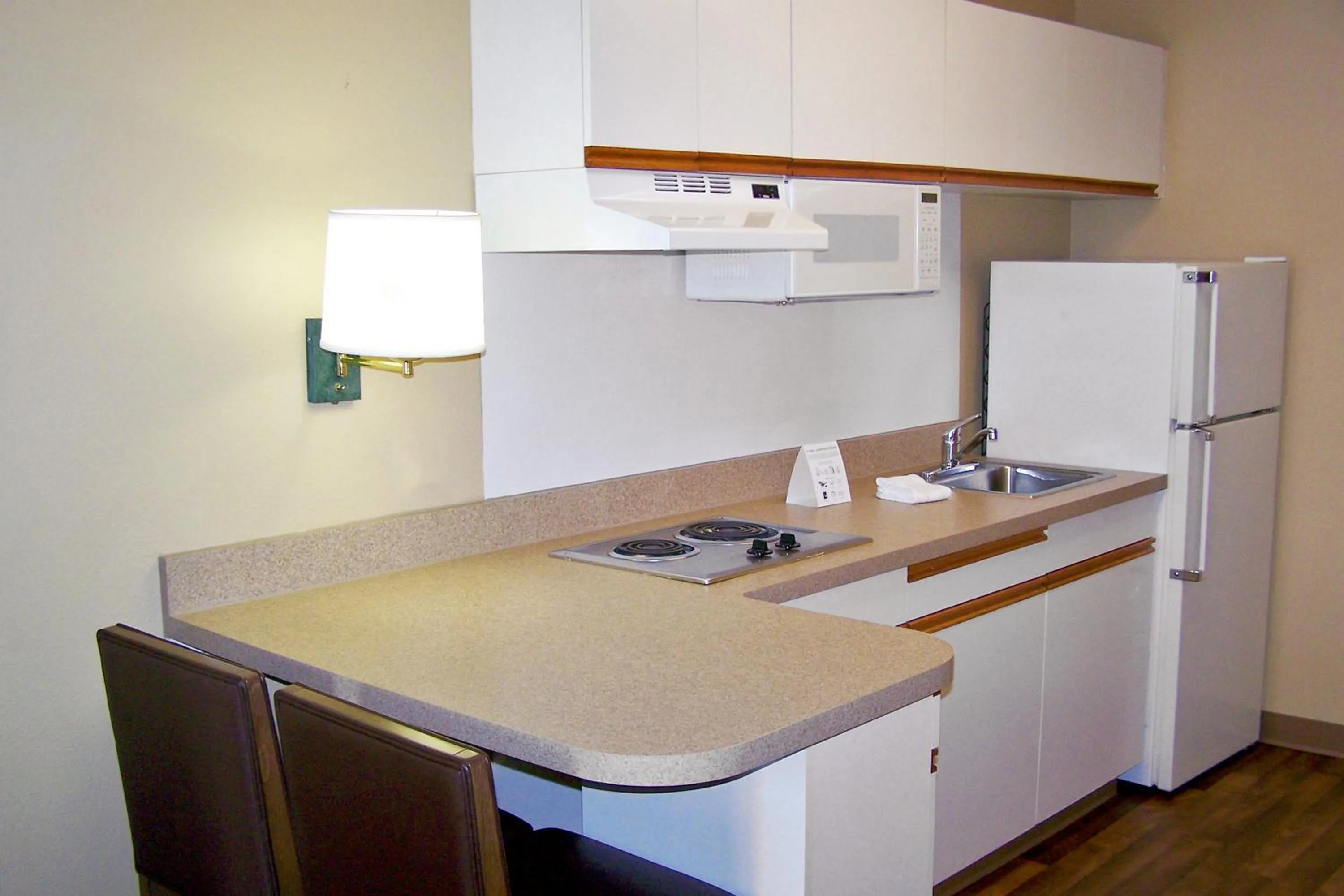 Kitchen or kitchenette in Extended Stay America Select Suites - Jacksonville - Baymeadows