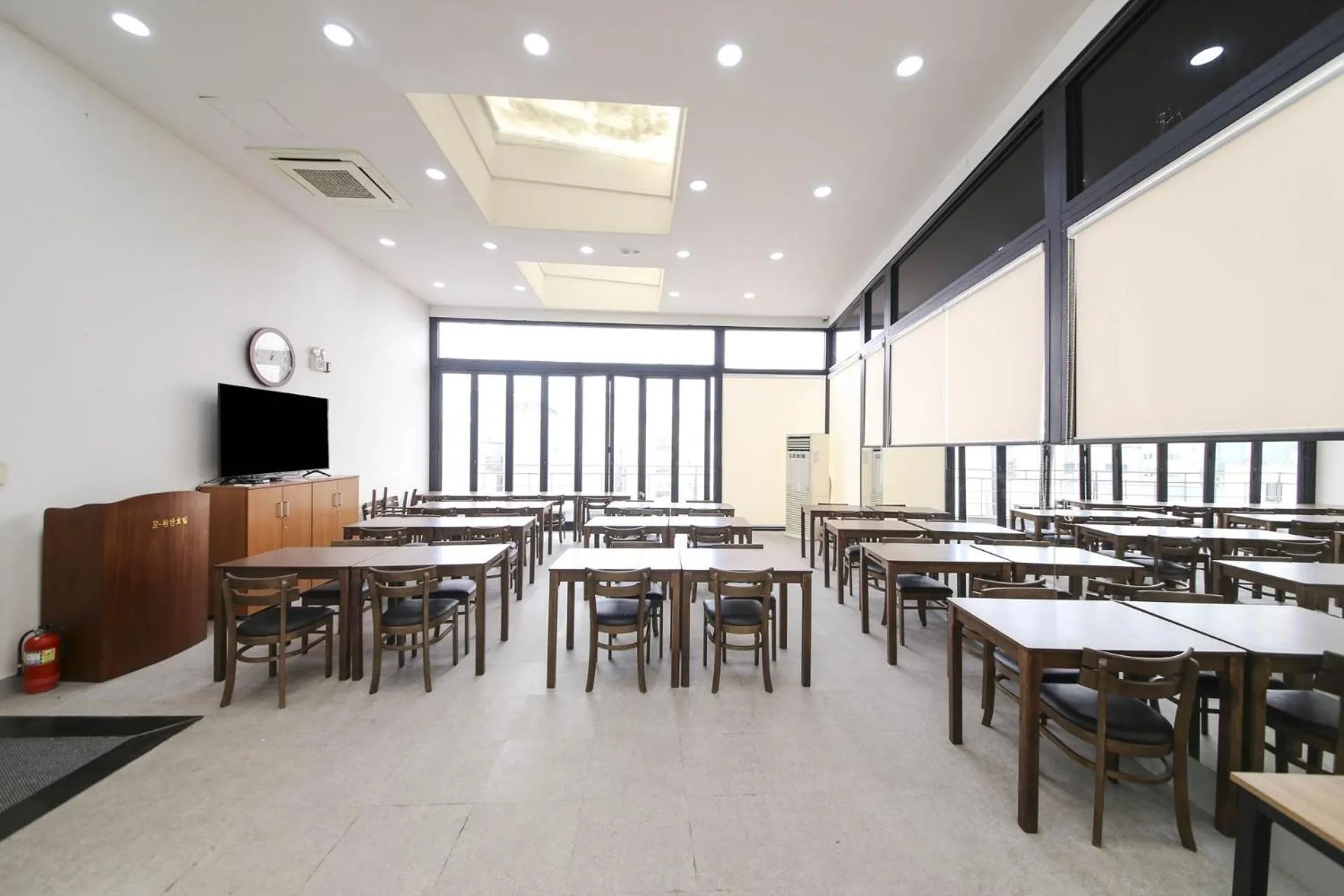 Restaurant/places to eat in Benikea hotel