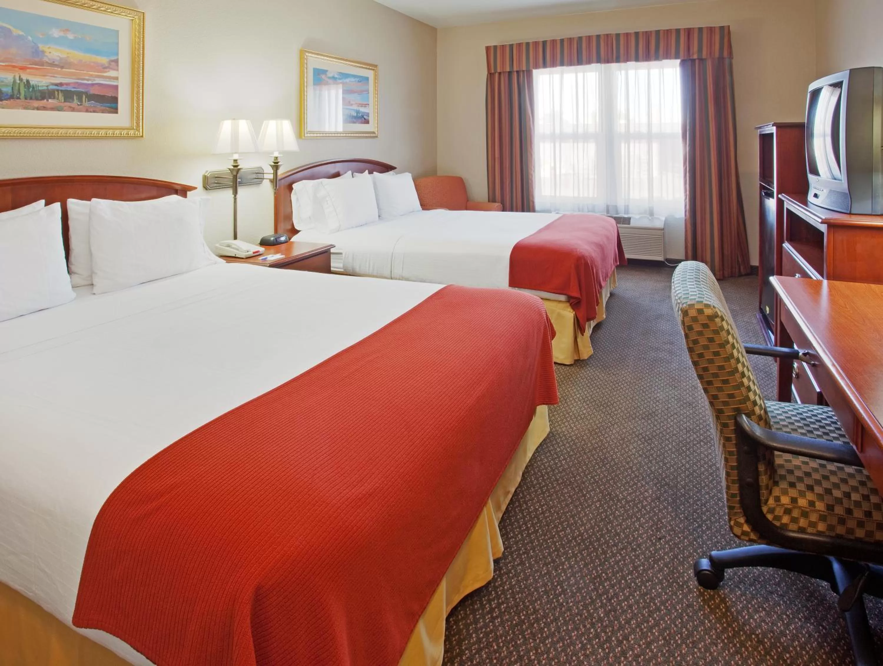 Bed in Holiday Inn Express- West Sacramento by IHG