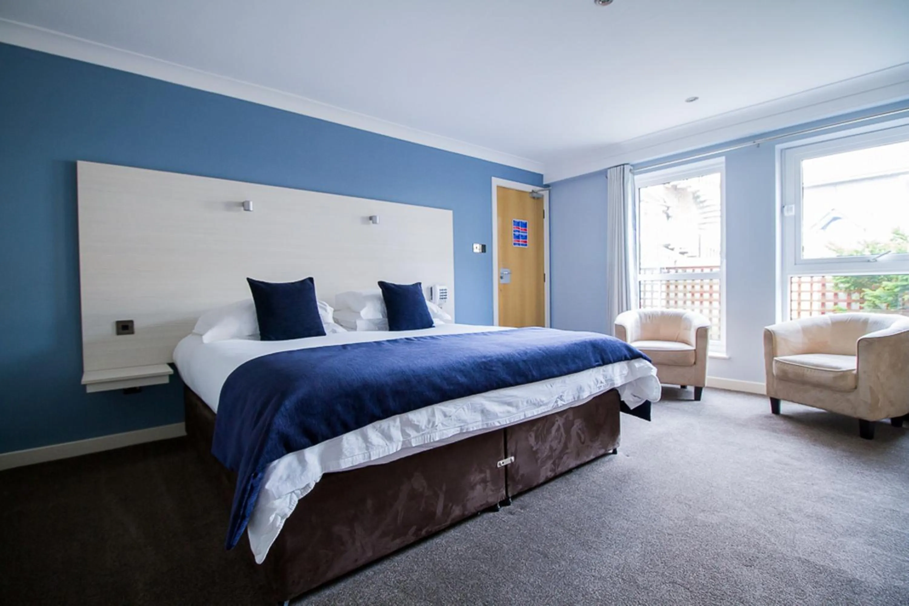 Bedroom, Bed in Dalmeny Hotel