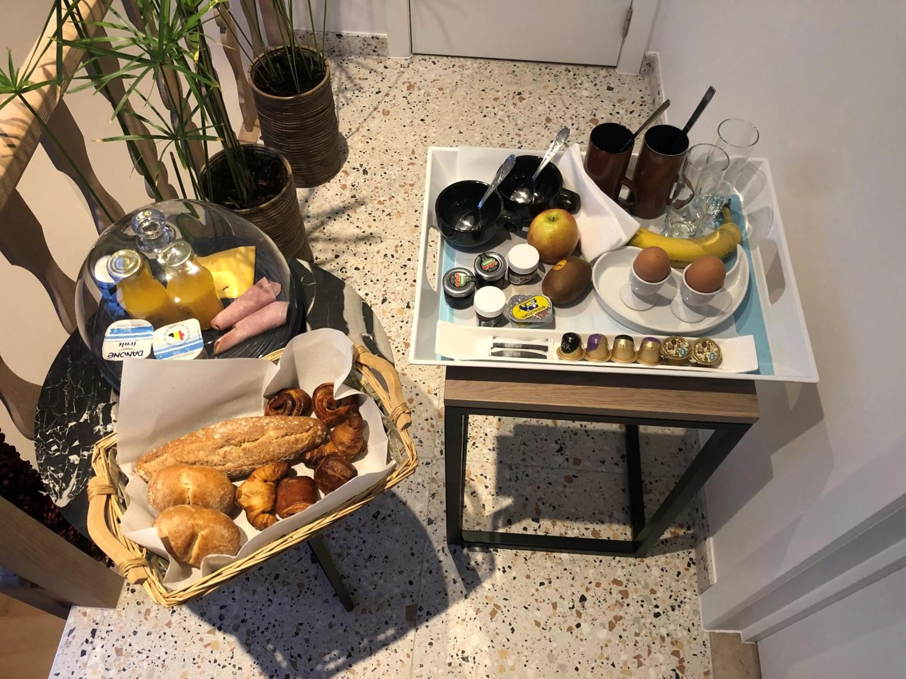 Continental breakfast in Suites Le Porte-Bonheur