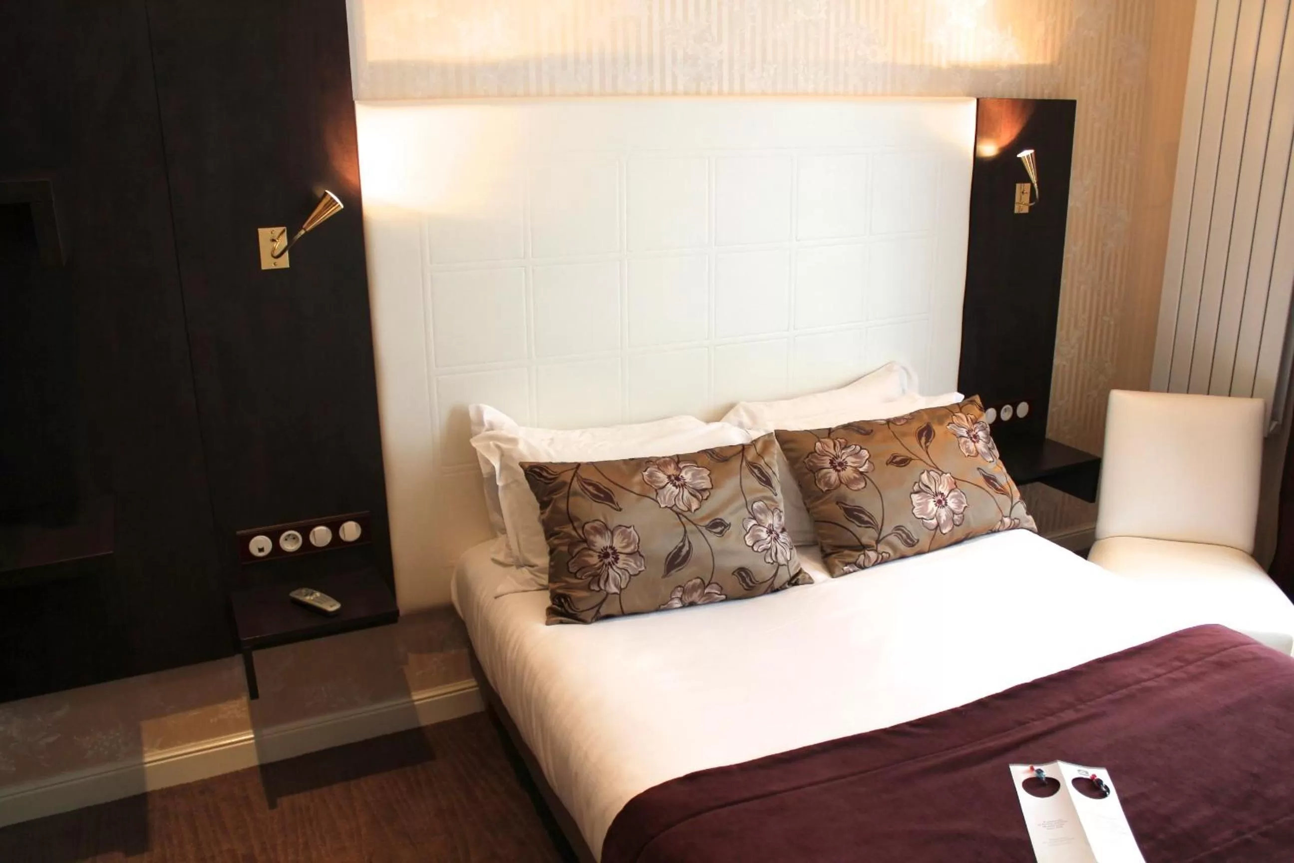 Bed in Best Western Empire Elysees