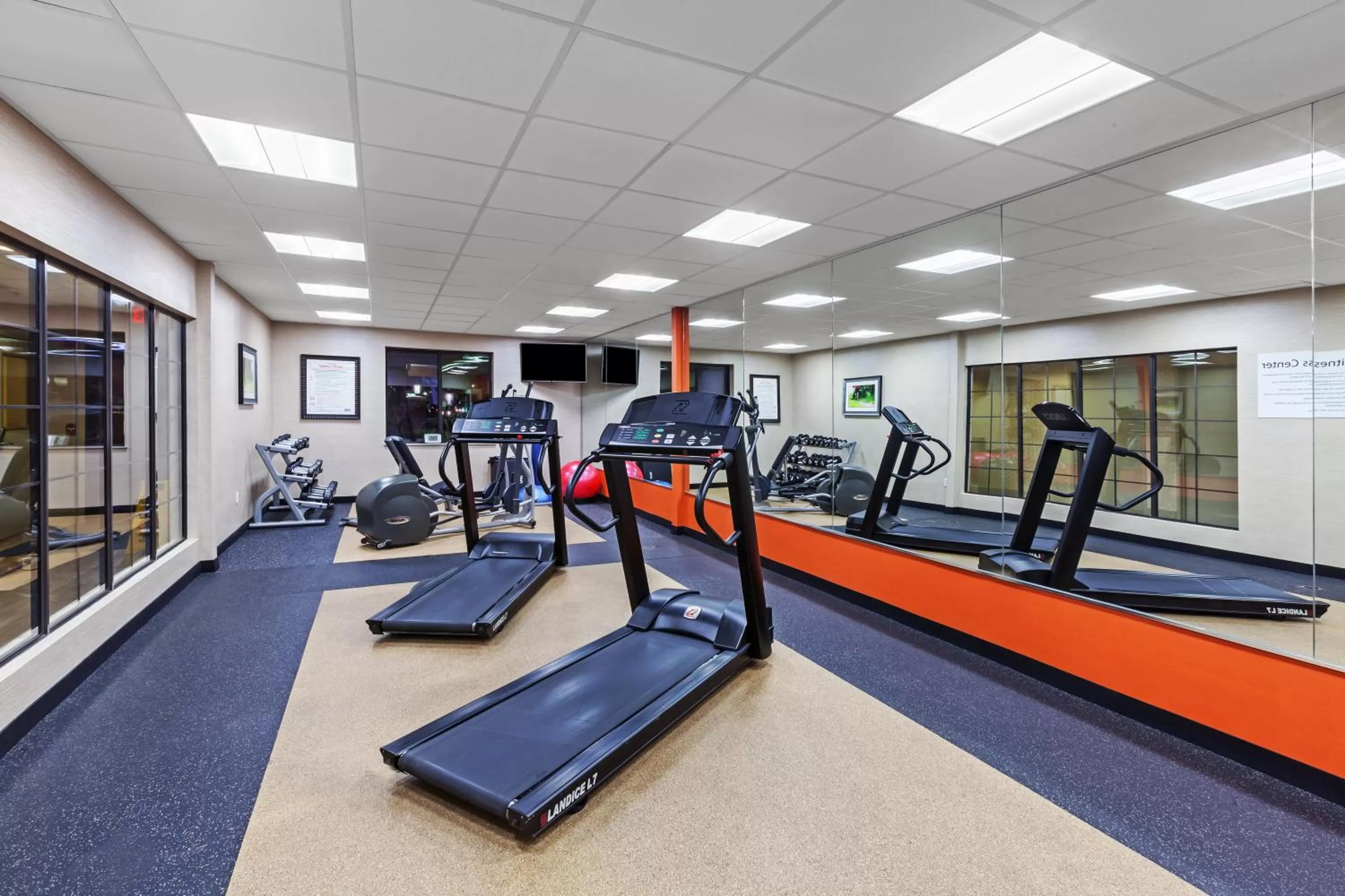 Fitness centre/facilities in Holiday Inn Express & Suites Houston East by IHG
