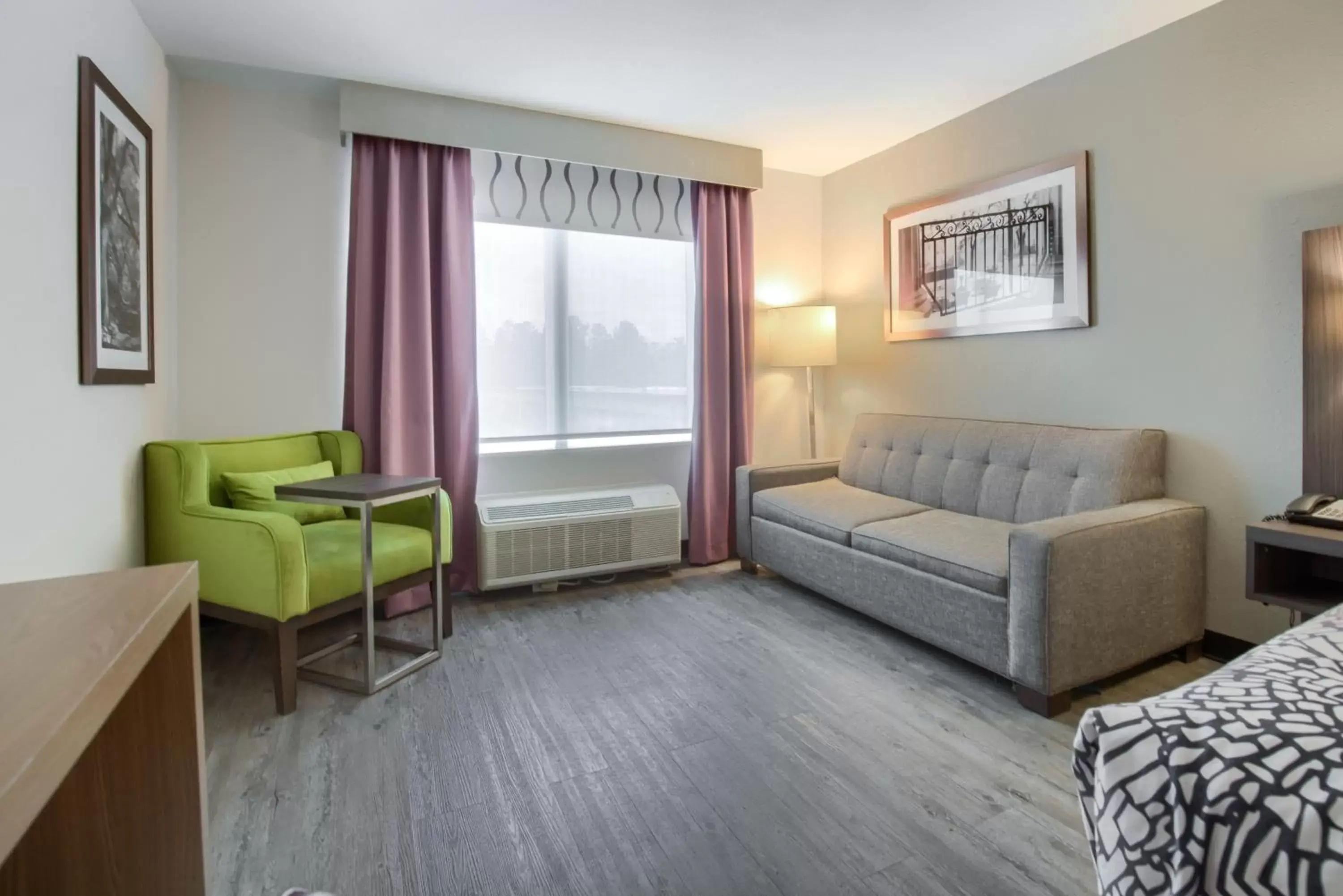 Executive King Room with Sofa Bed in La Quinta by Wyndham Mobile Executive King Room with Sofa Bed in La Quinta by Wyndham Mobile