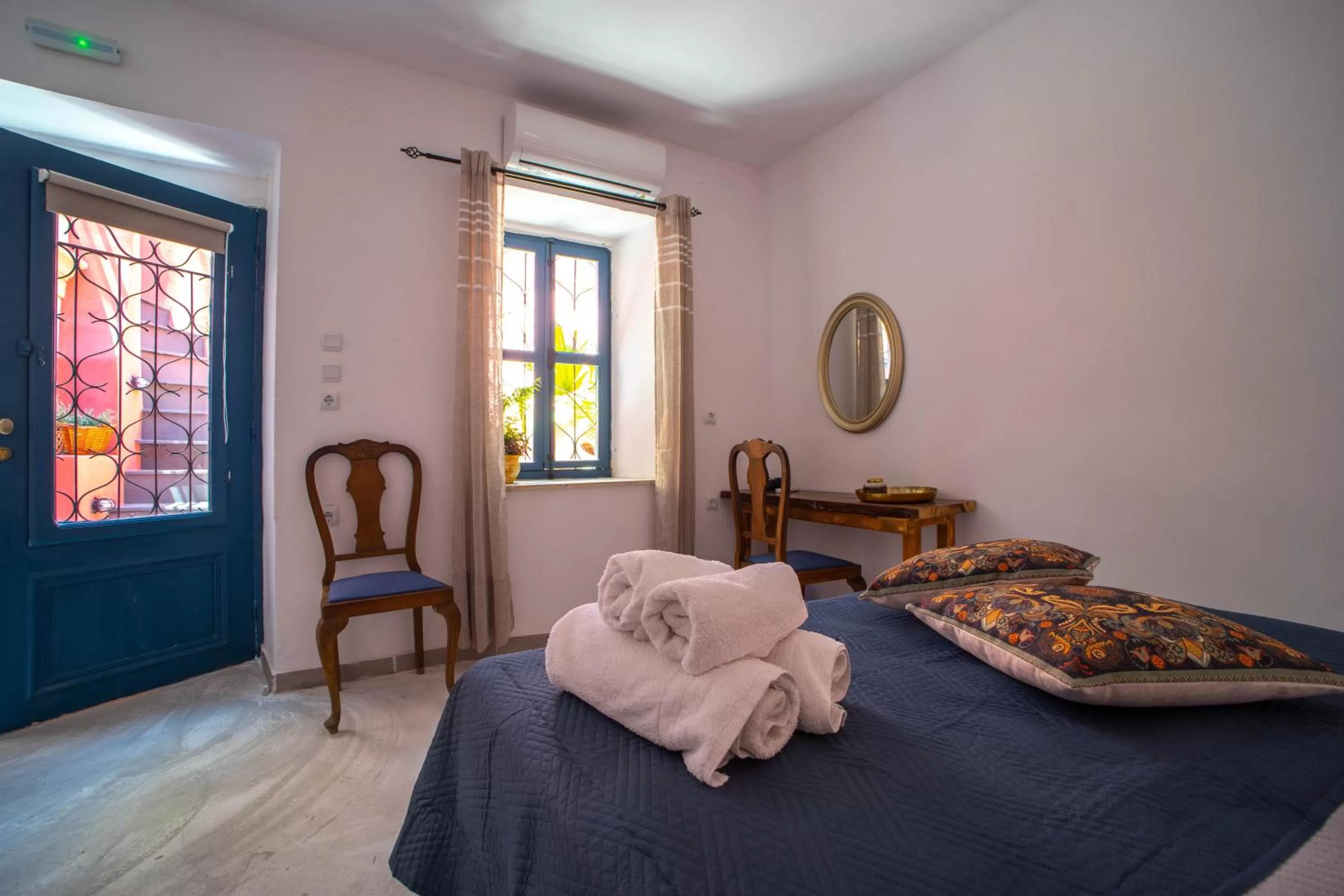 Bed in Mascot Garden Rooms