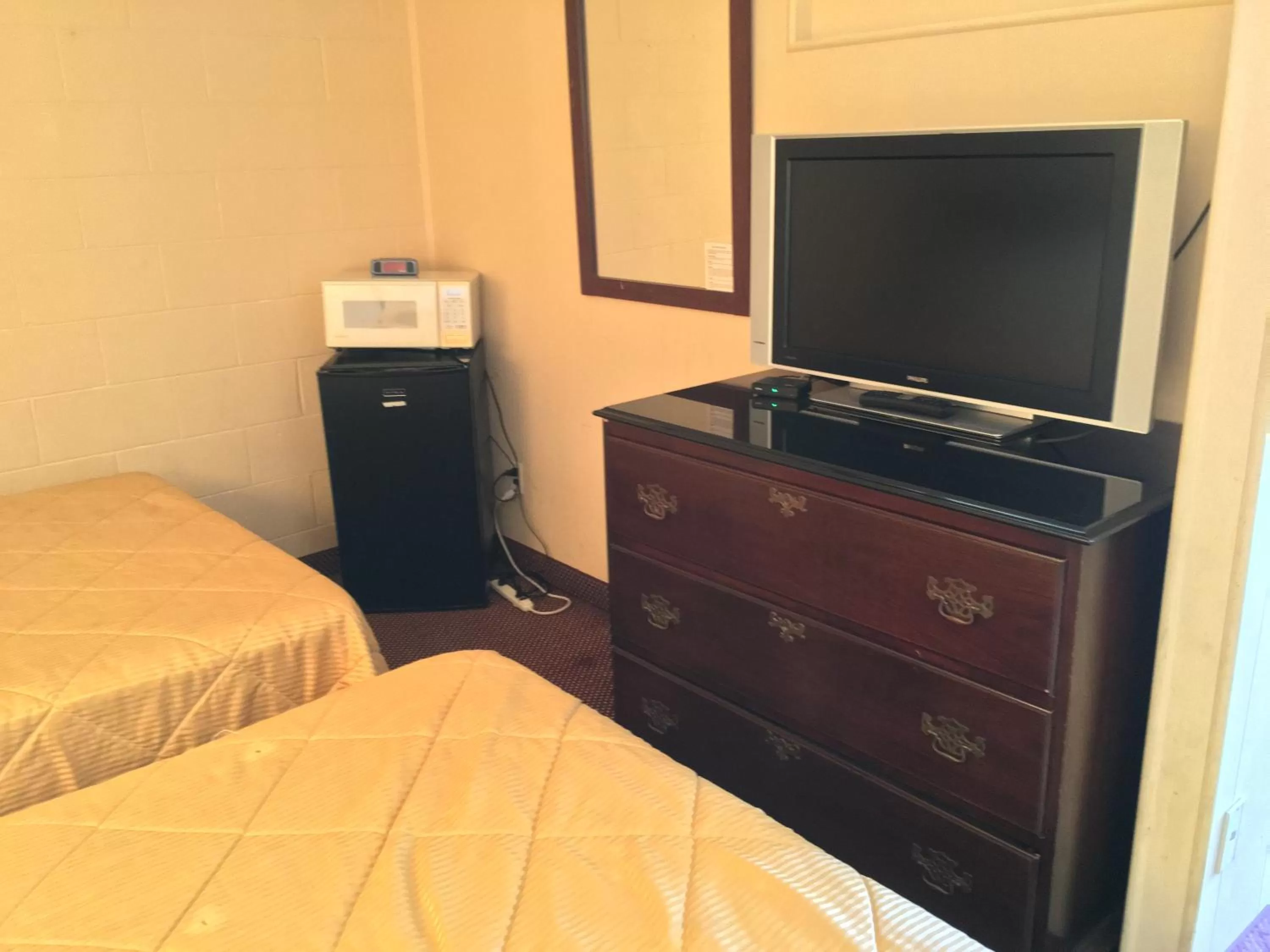 TV and multimedia, Bed in Red Carpet Inn - Gettysburg