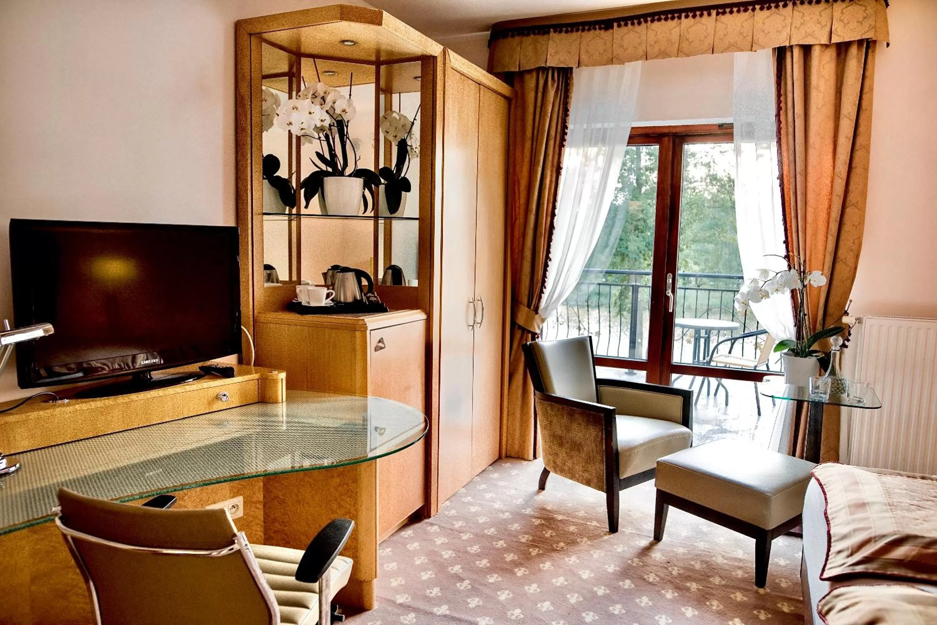 Seating area, TV/Entertainment Center in Pałac na wodzie Falkowski Medical & SPA & Conference