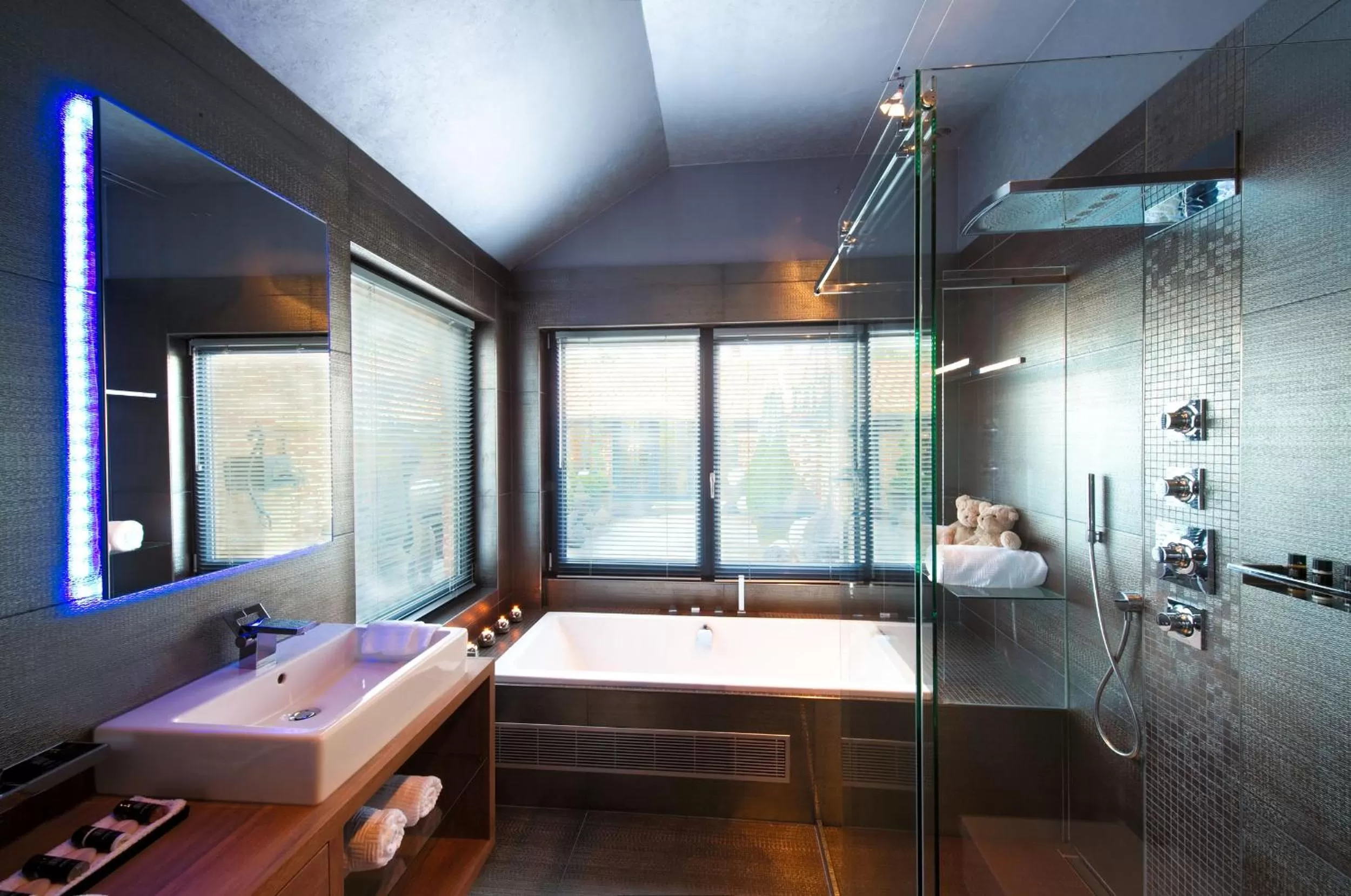 Suite & B by Hofke van Bazel