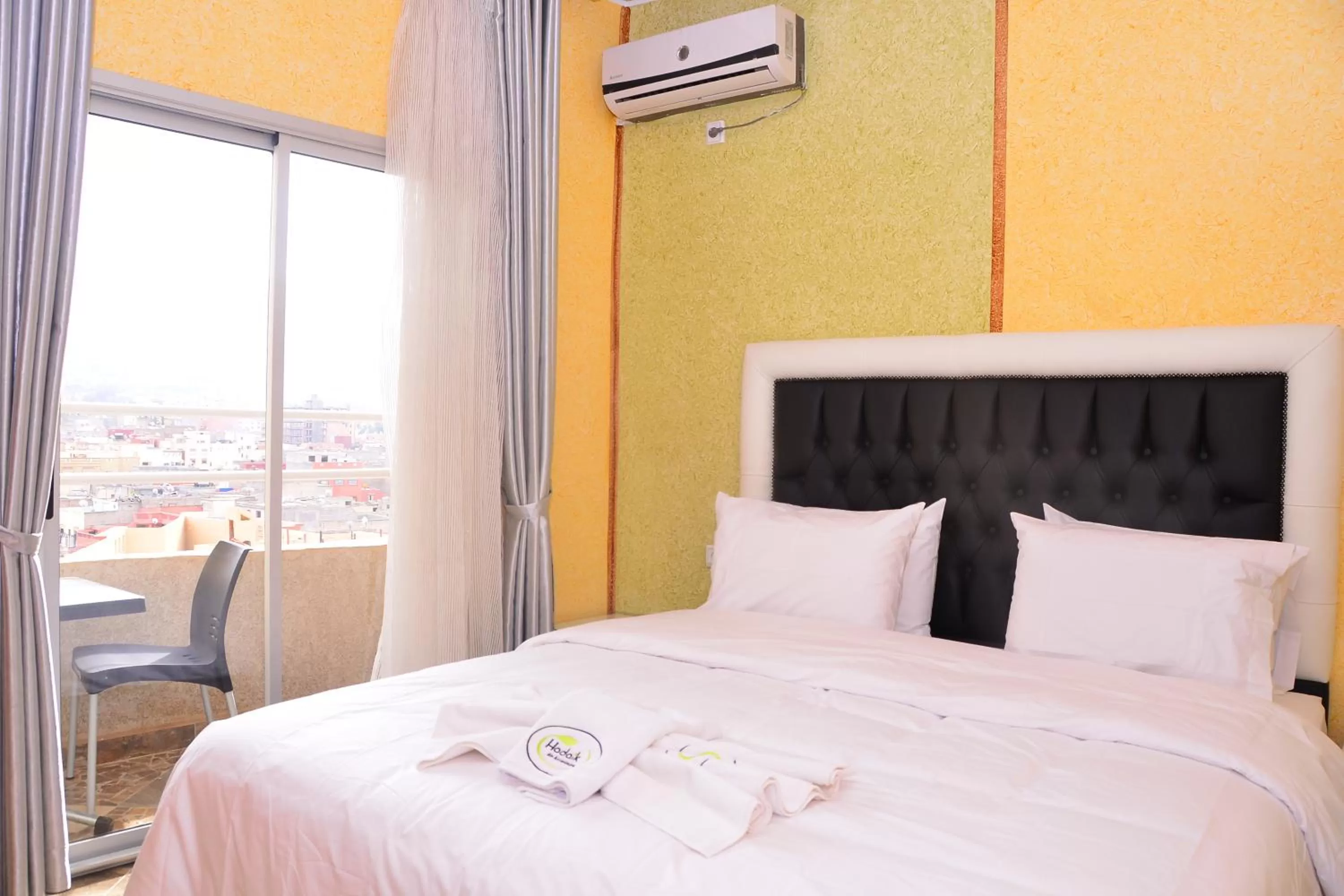 Bed in Hôtel Hadaik Ain Asserdoune