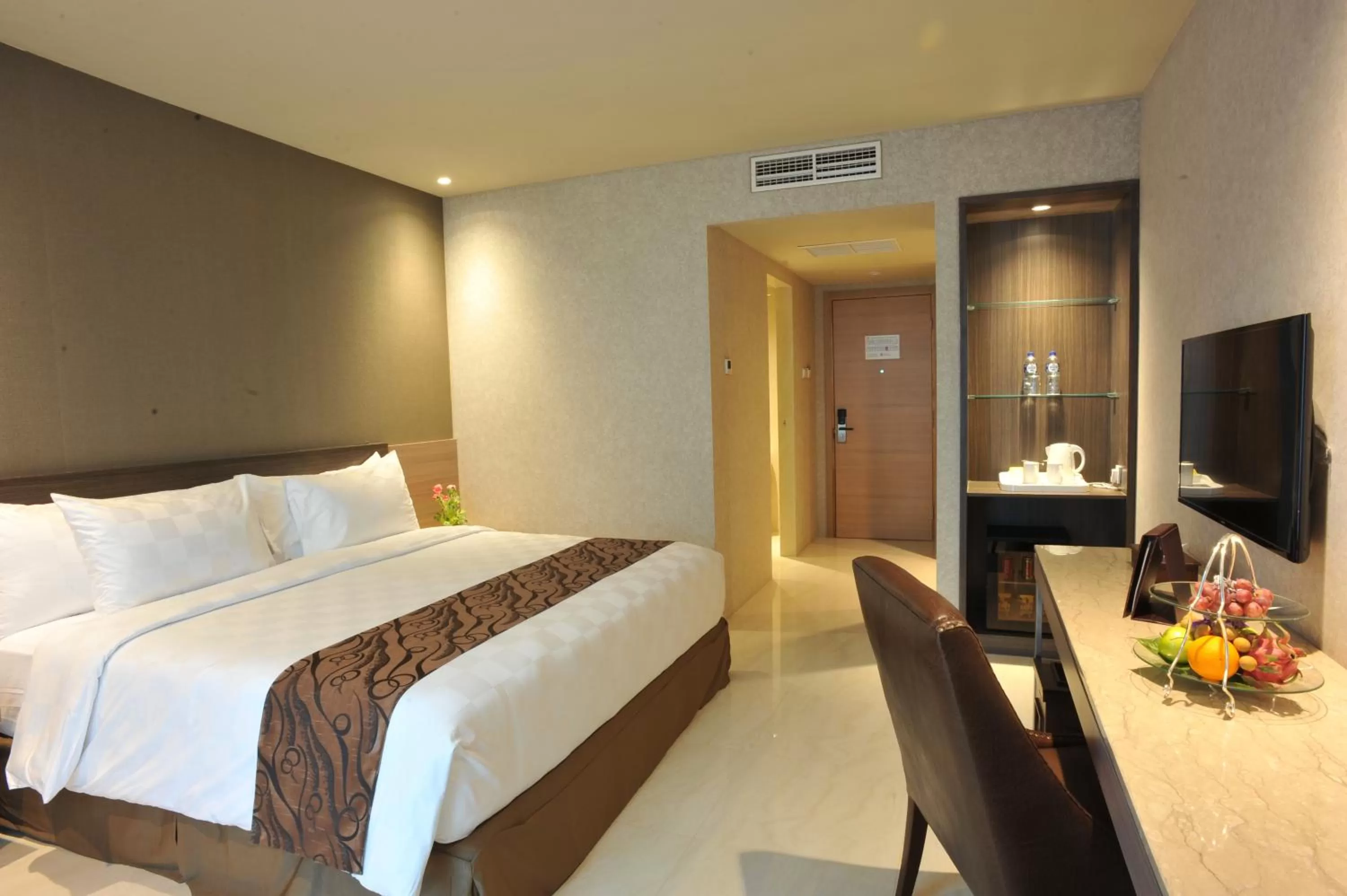 Photo of the whole room, Bed in Aria Centra Surabaya
