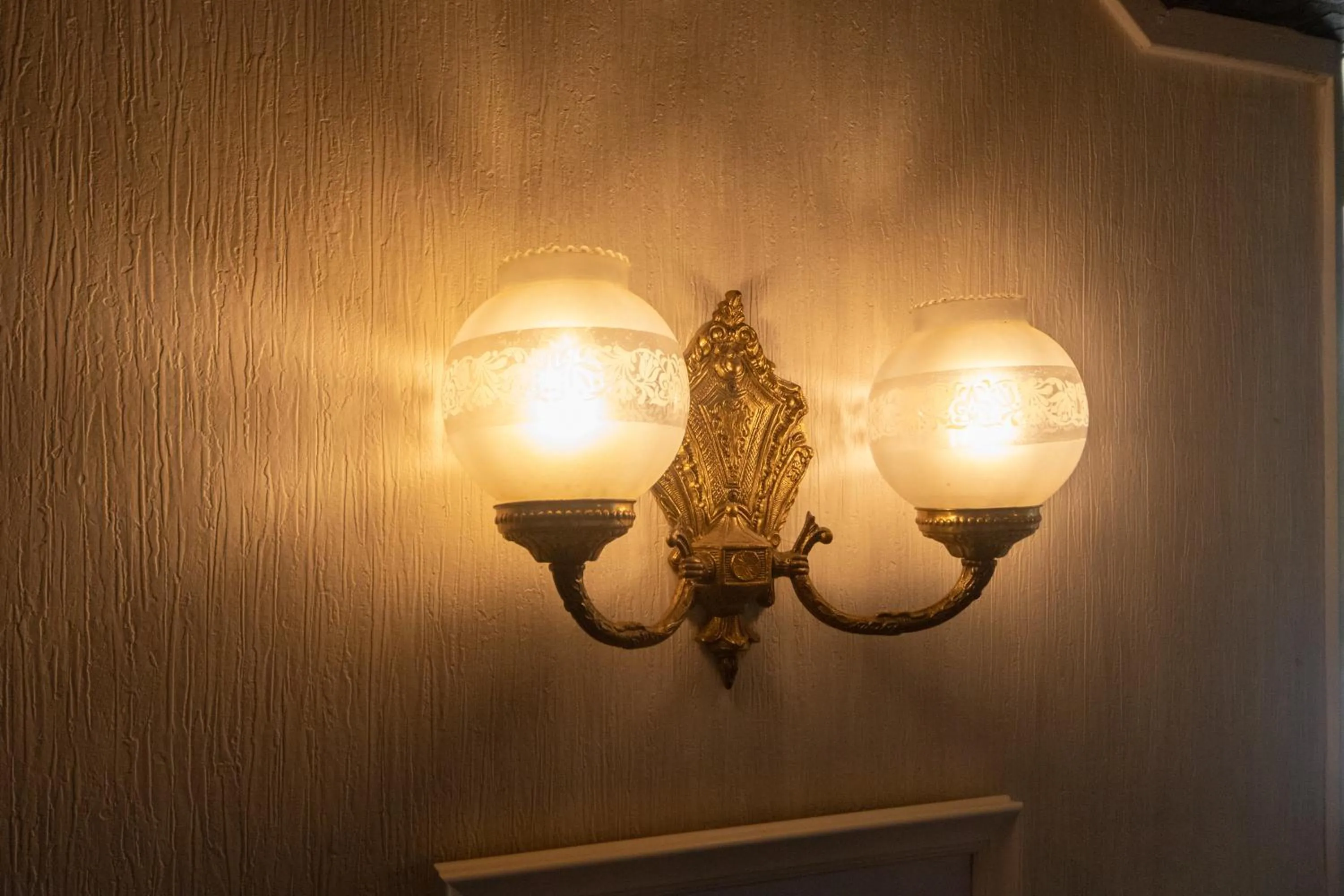 Decorative detail in Kagura White Horse Inn