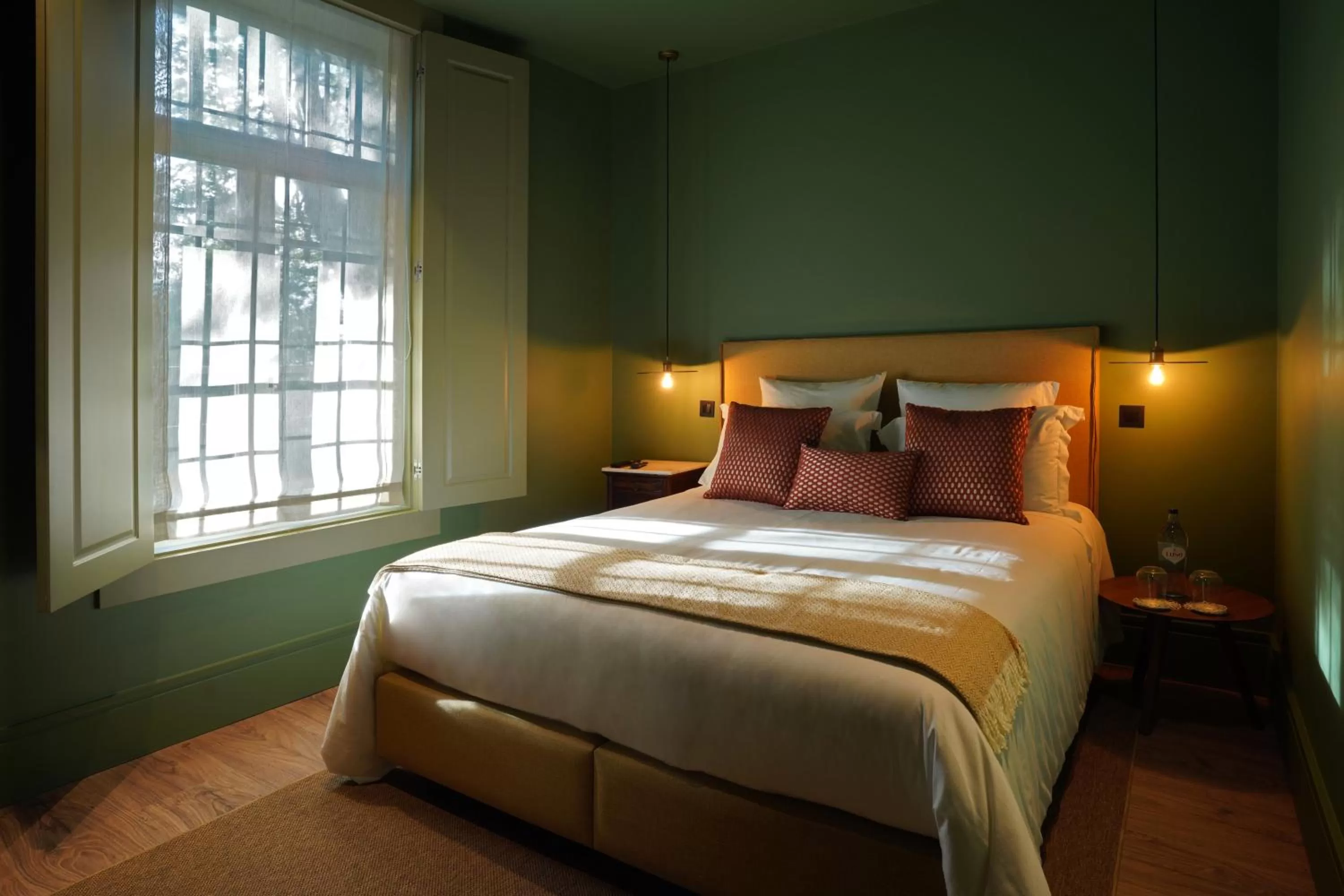 Bed in The Grove Houses