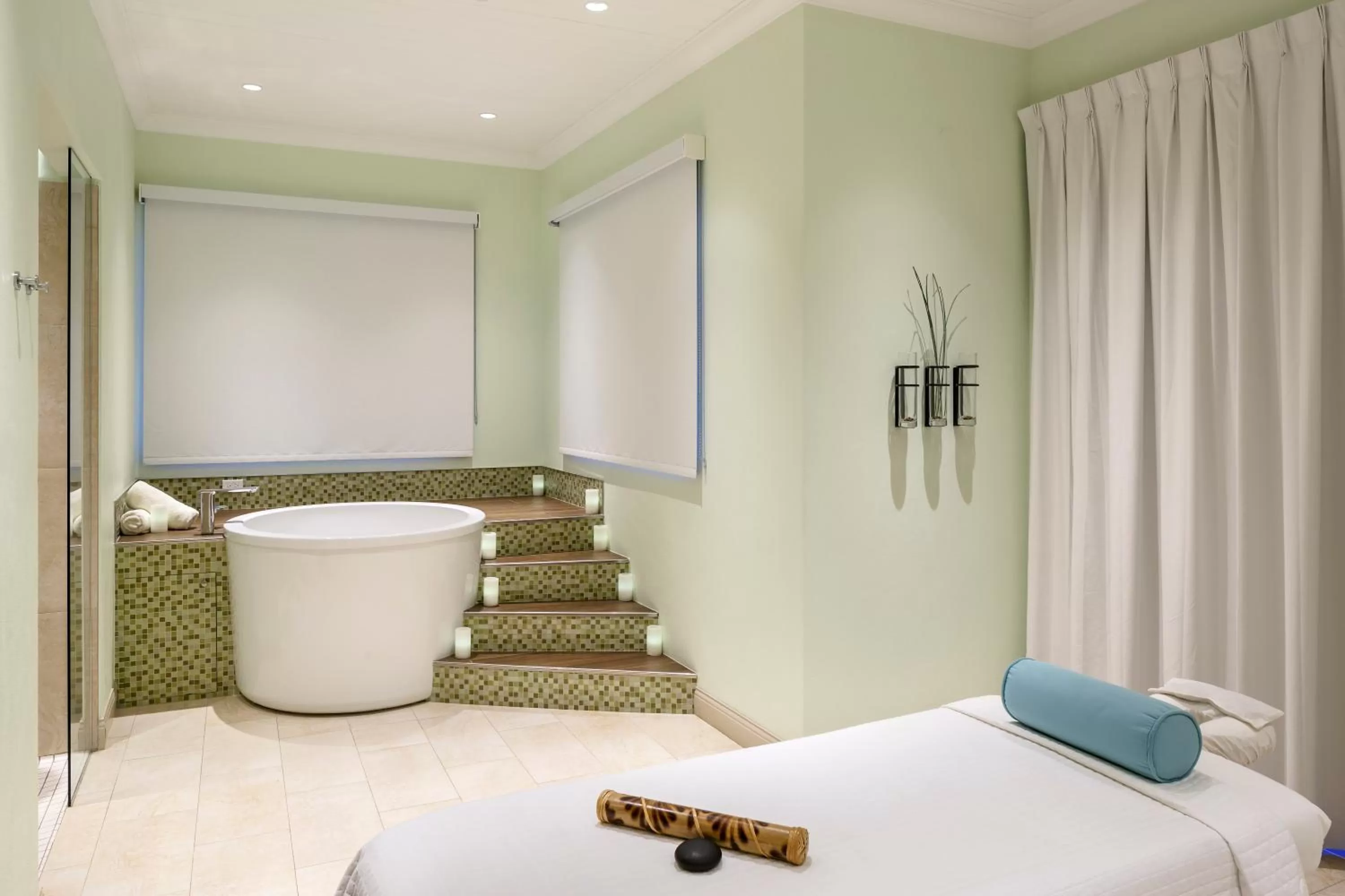 Spa and wellness centre/facilities, Bed in Windjammer Landing Resort and Residences