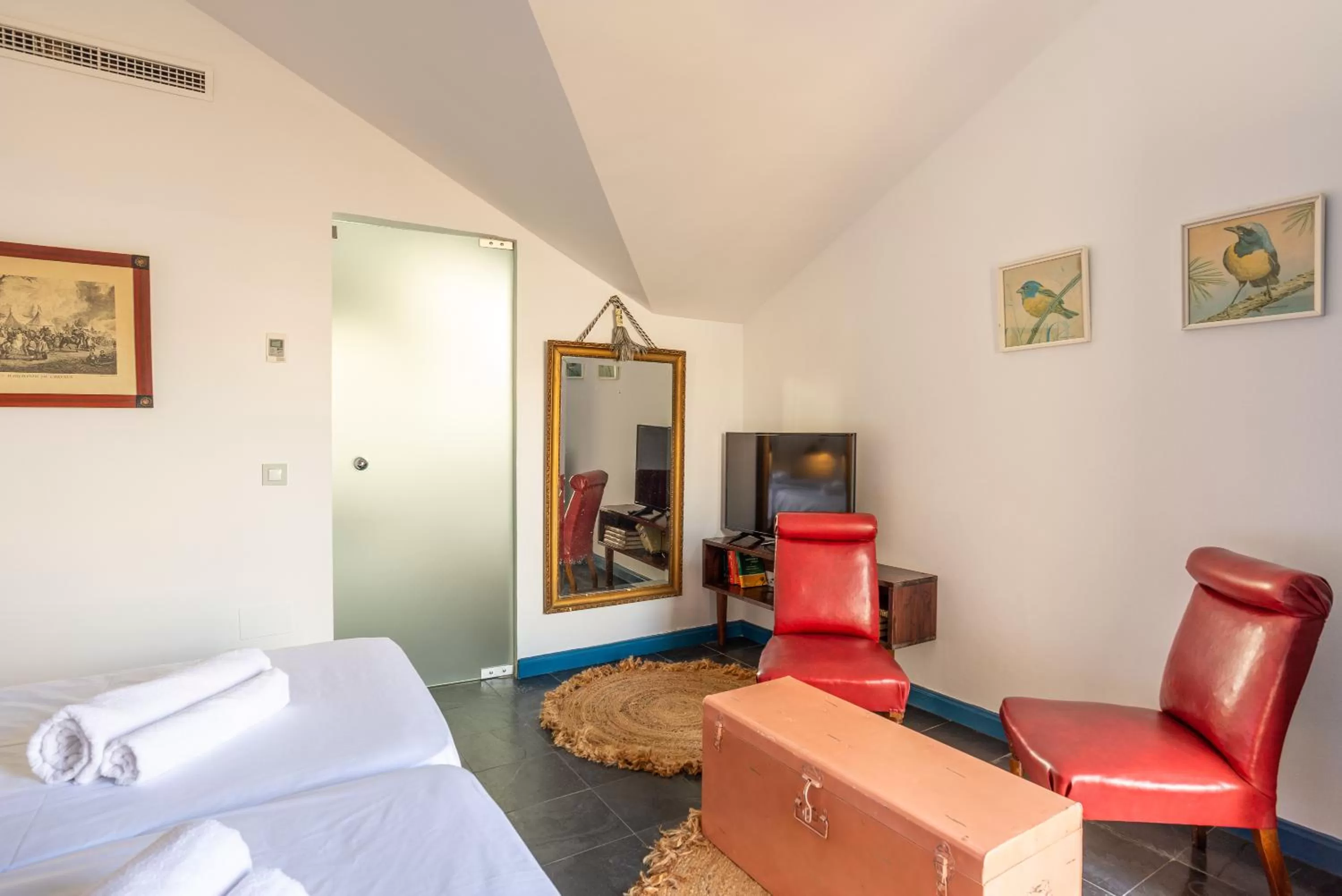 Photo of the whole room, Bed in Hotel Albaicín