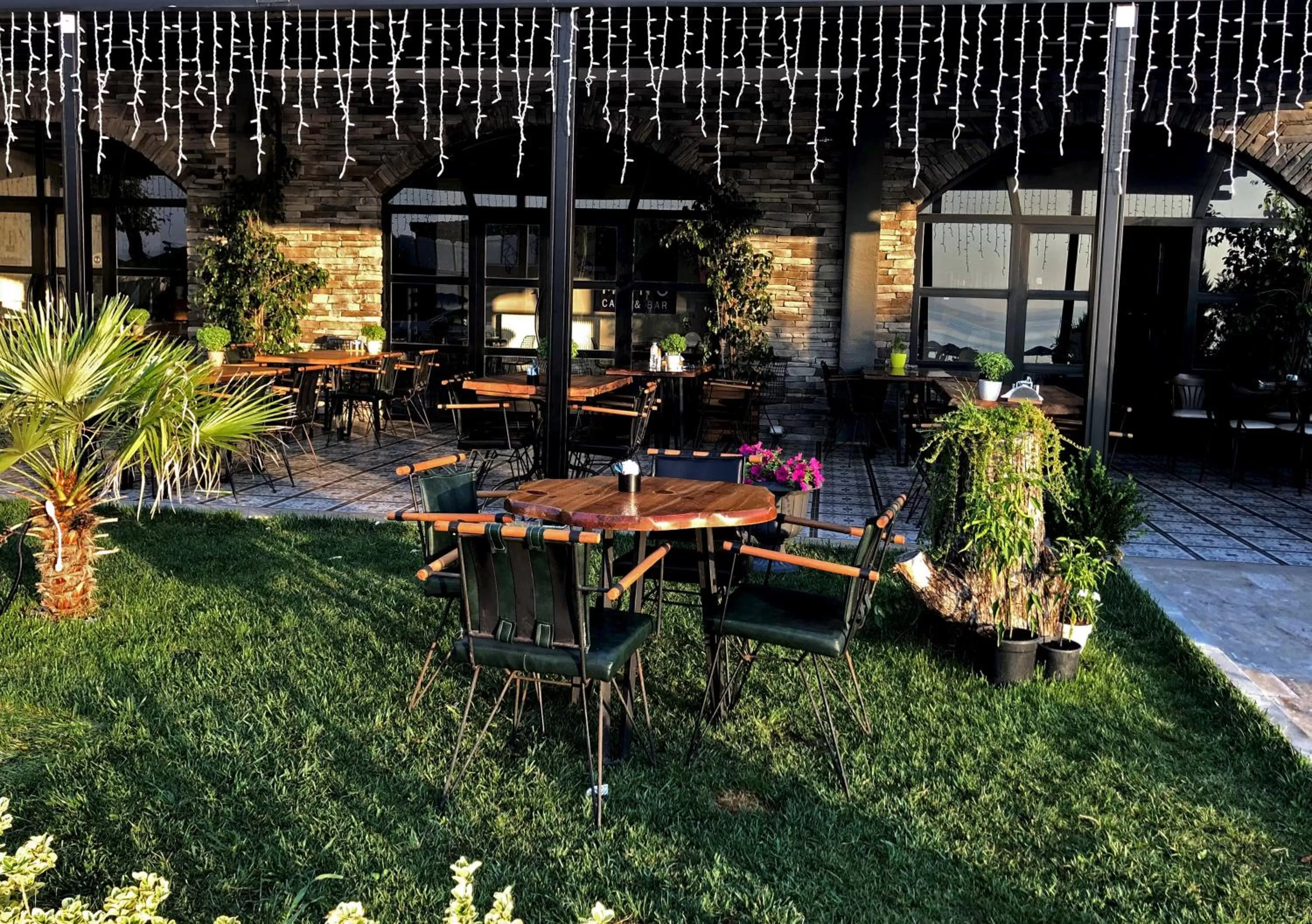 Patio in 8 Rooms Hotel