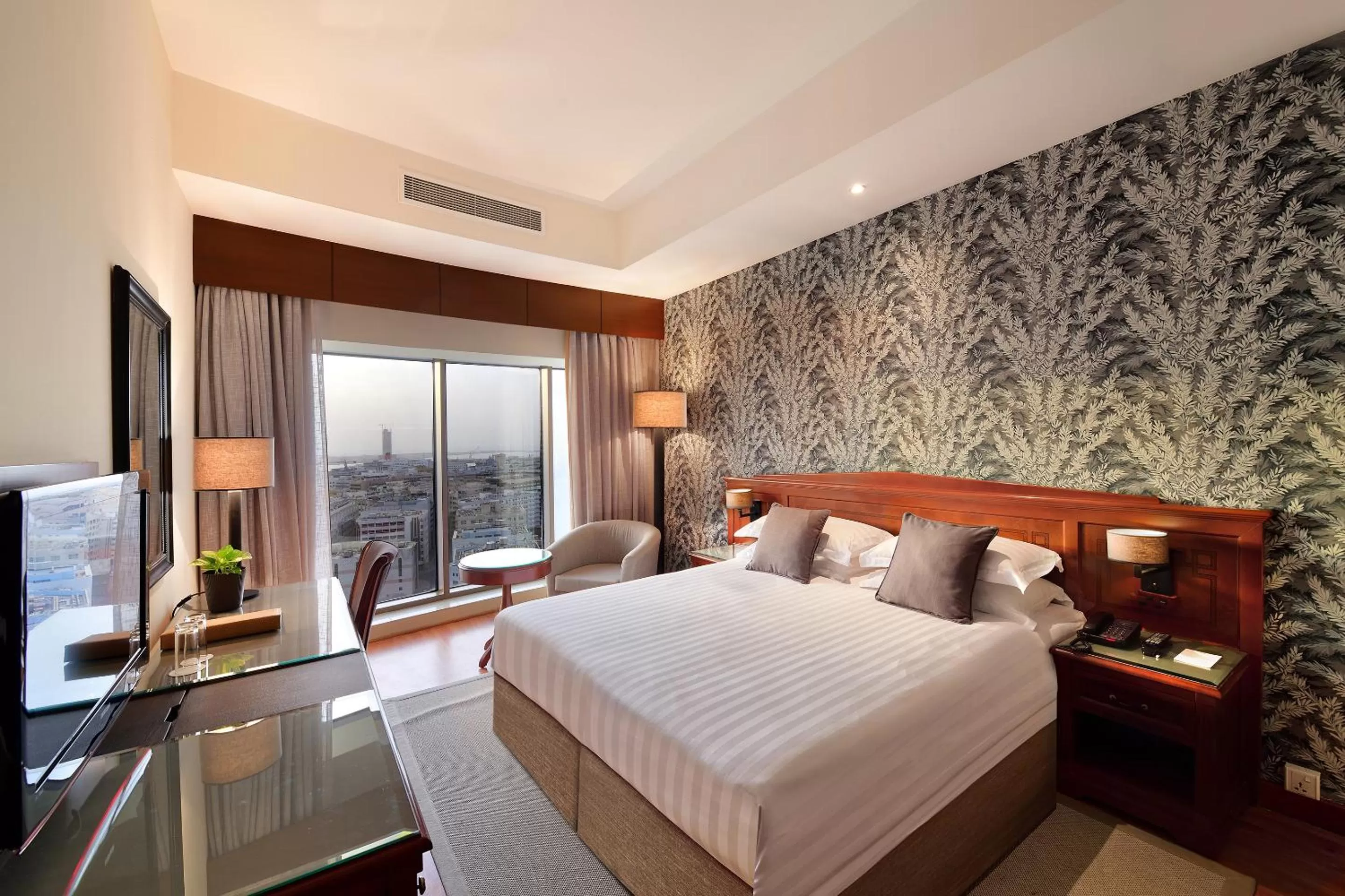 Bedroom, Bed in Majestic City Retreat Hotel