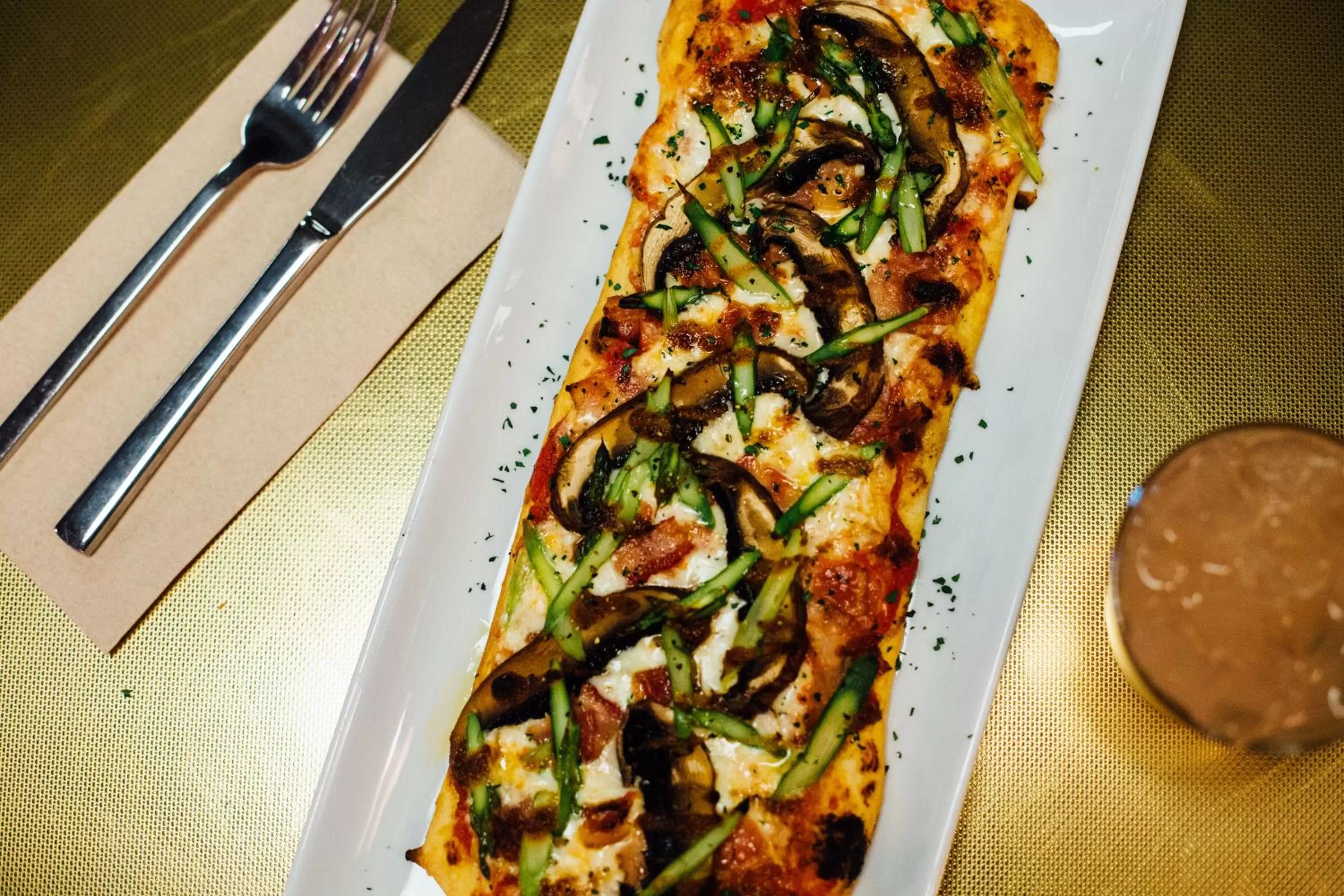 Food and drinks in Pangea Pod Hotel