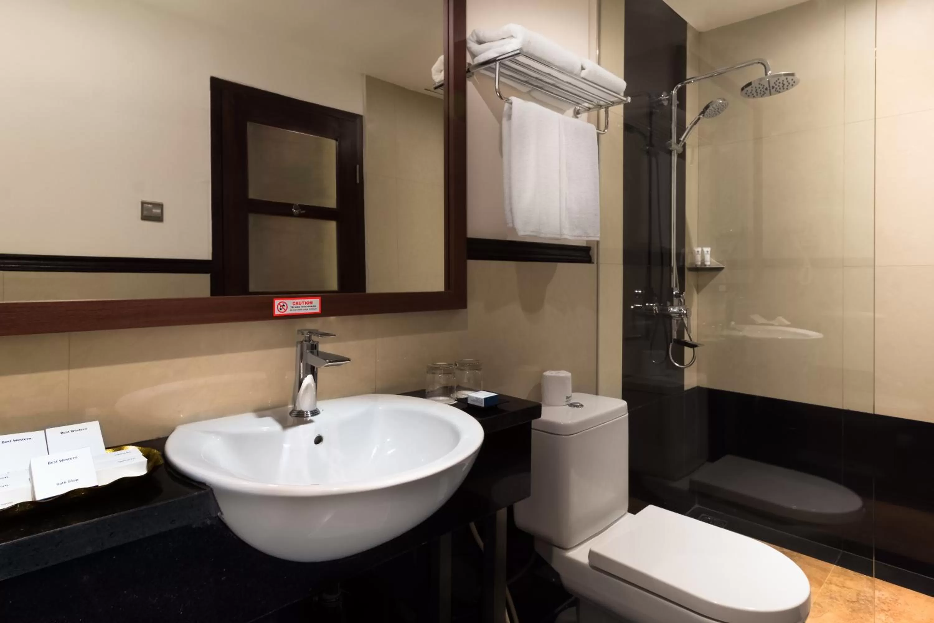 Shower in Best Western Senayan