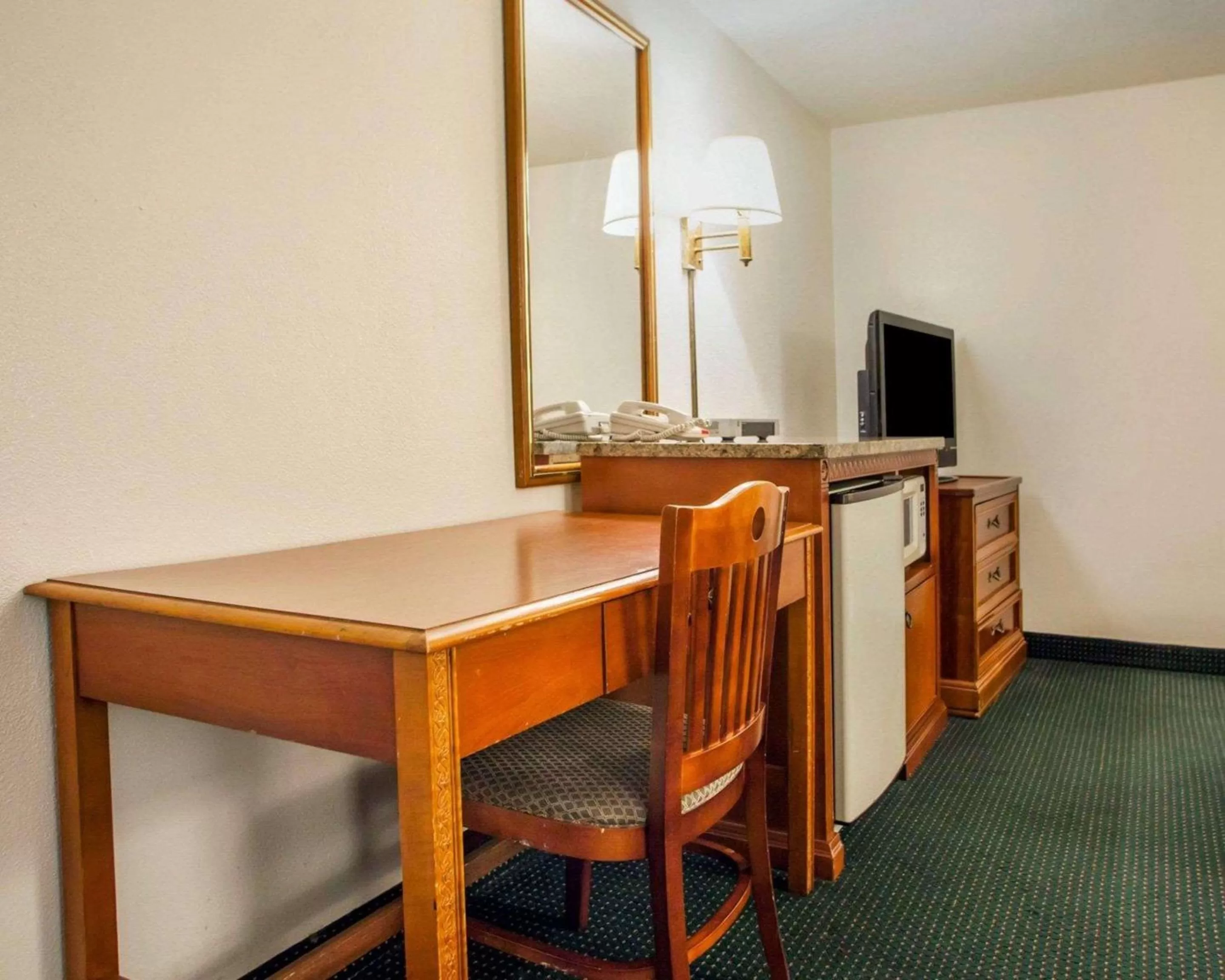 Photo of the whole room in Econo Lodge Somers Point