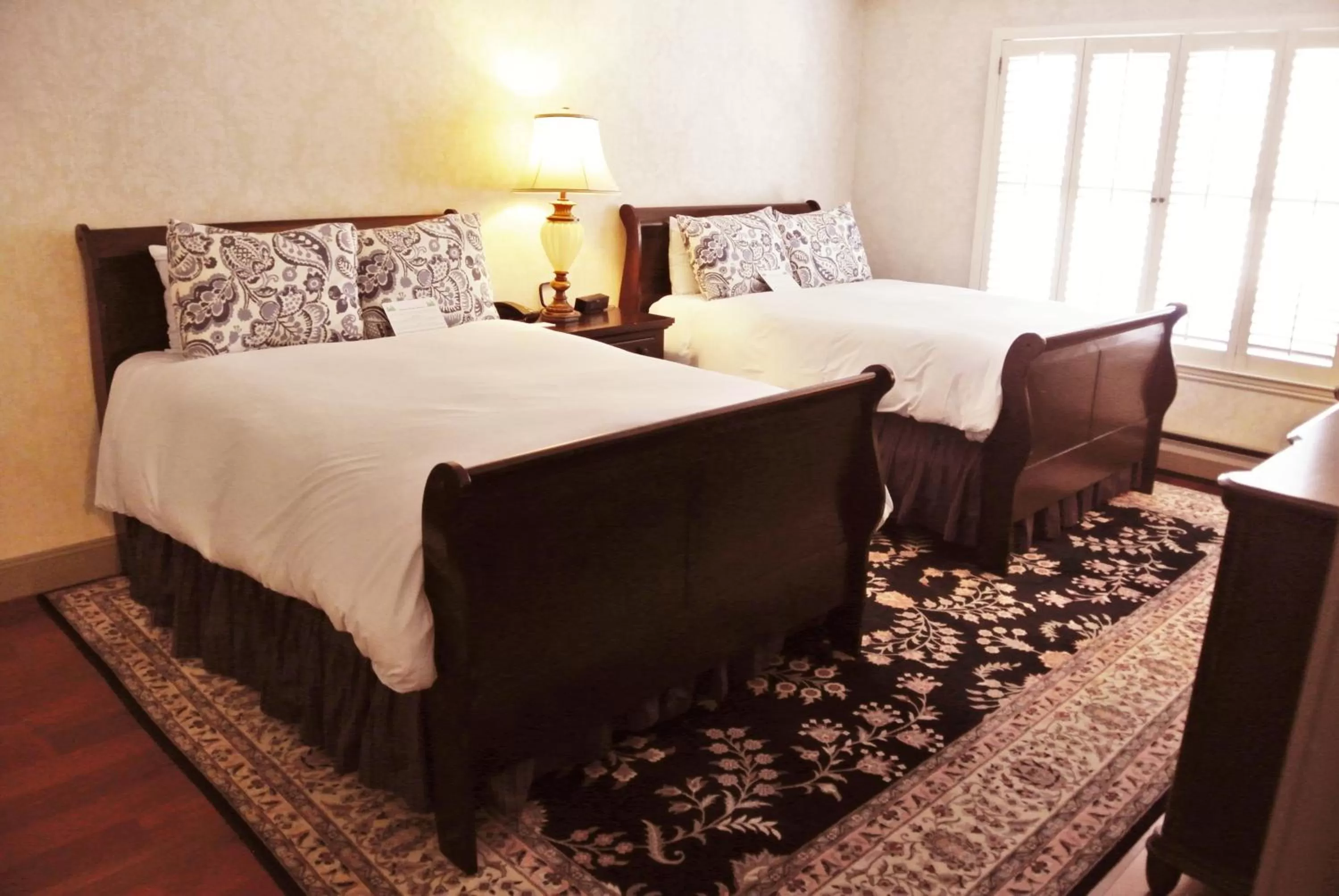 Bed in Cow Hollow Inn and Suites