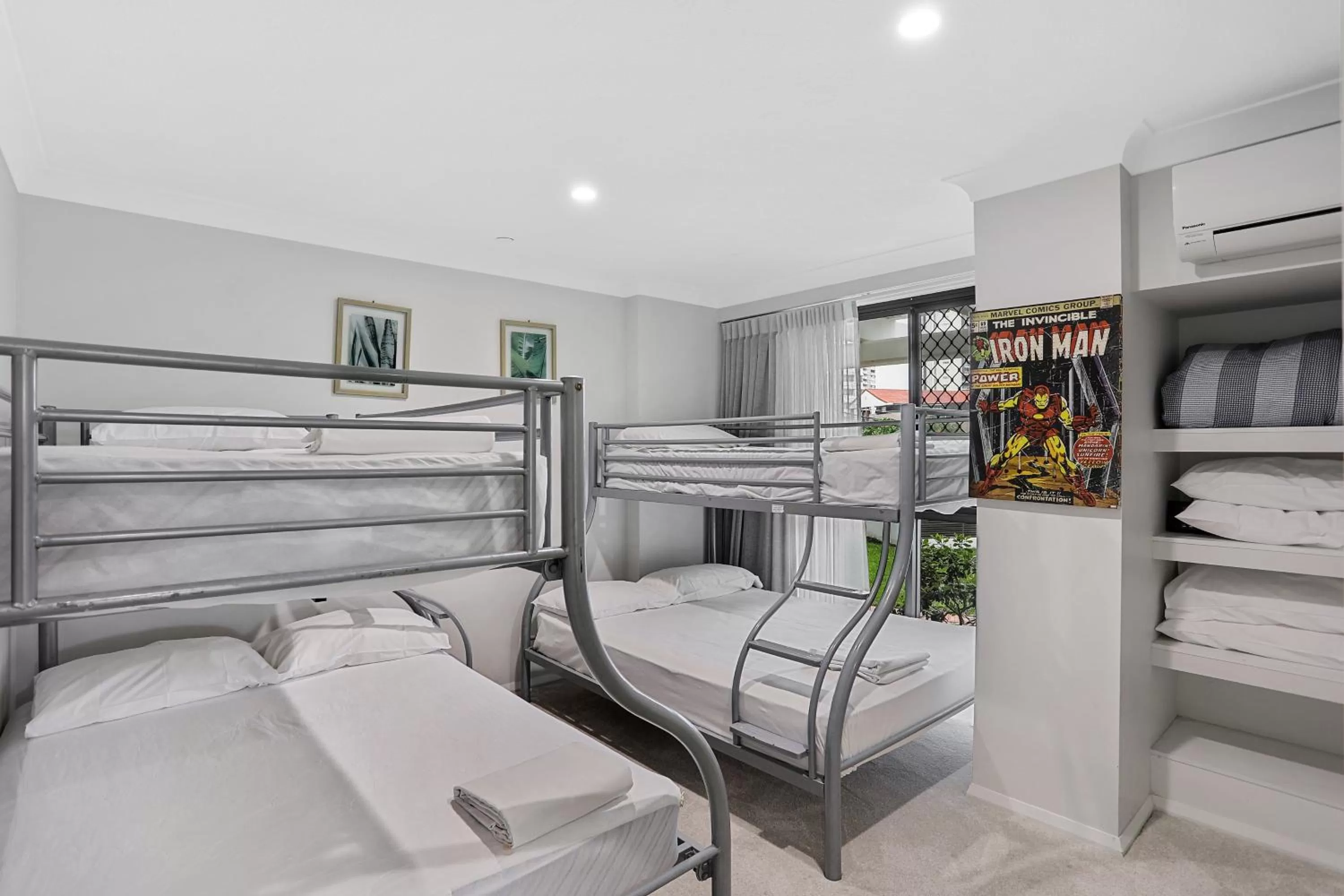 Bedroom, Bed in De Ville Apartments