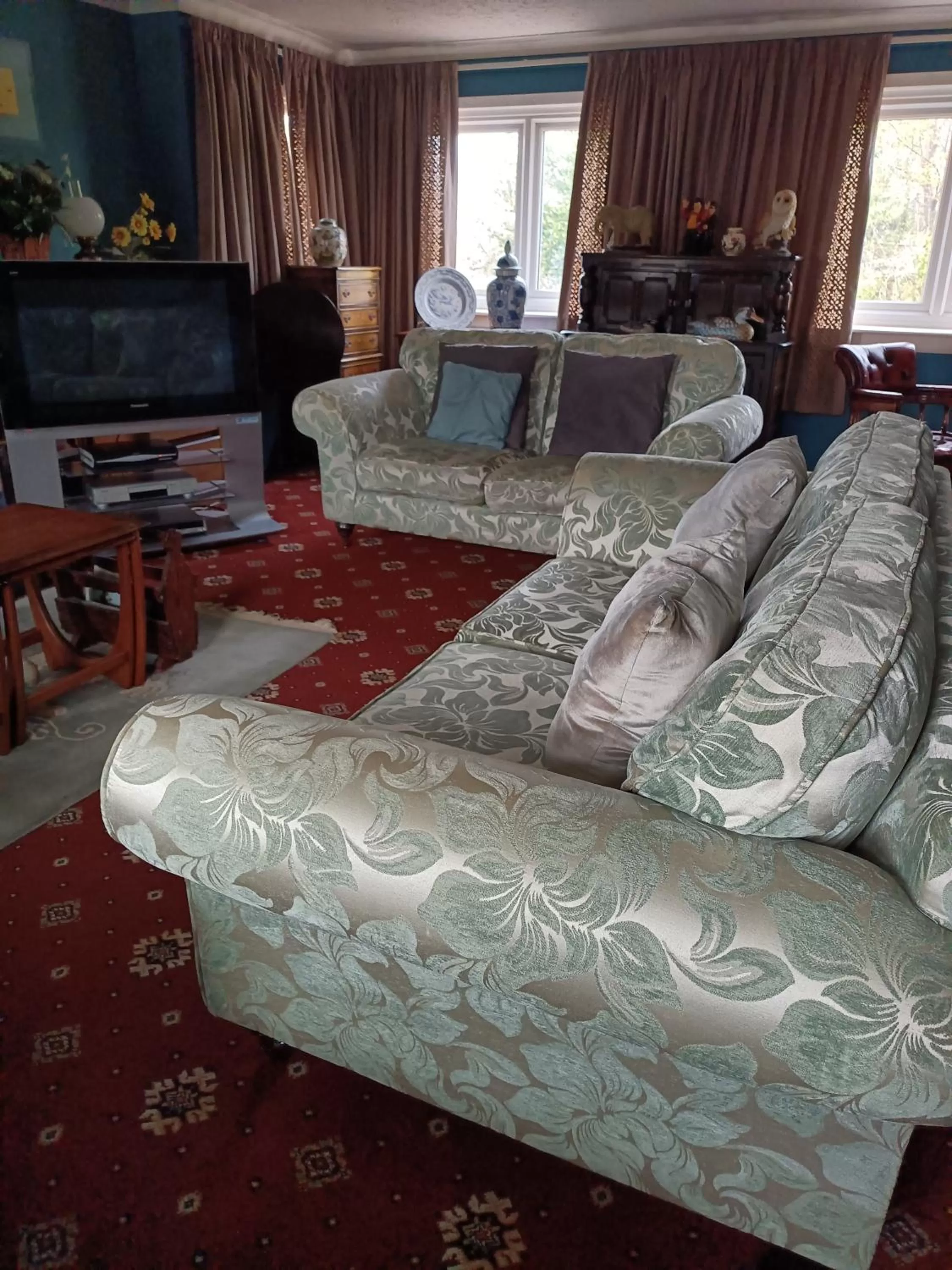 Property building, Seating Area in Hotel 5 Ravenhurst Drive M6 J7