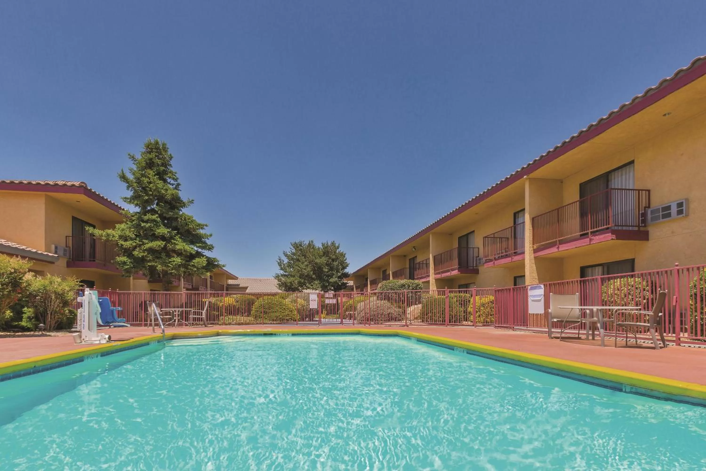 Swimming pool in Baymont by Wyndham Tehachapi