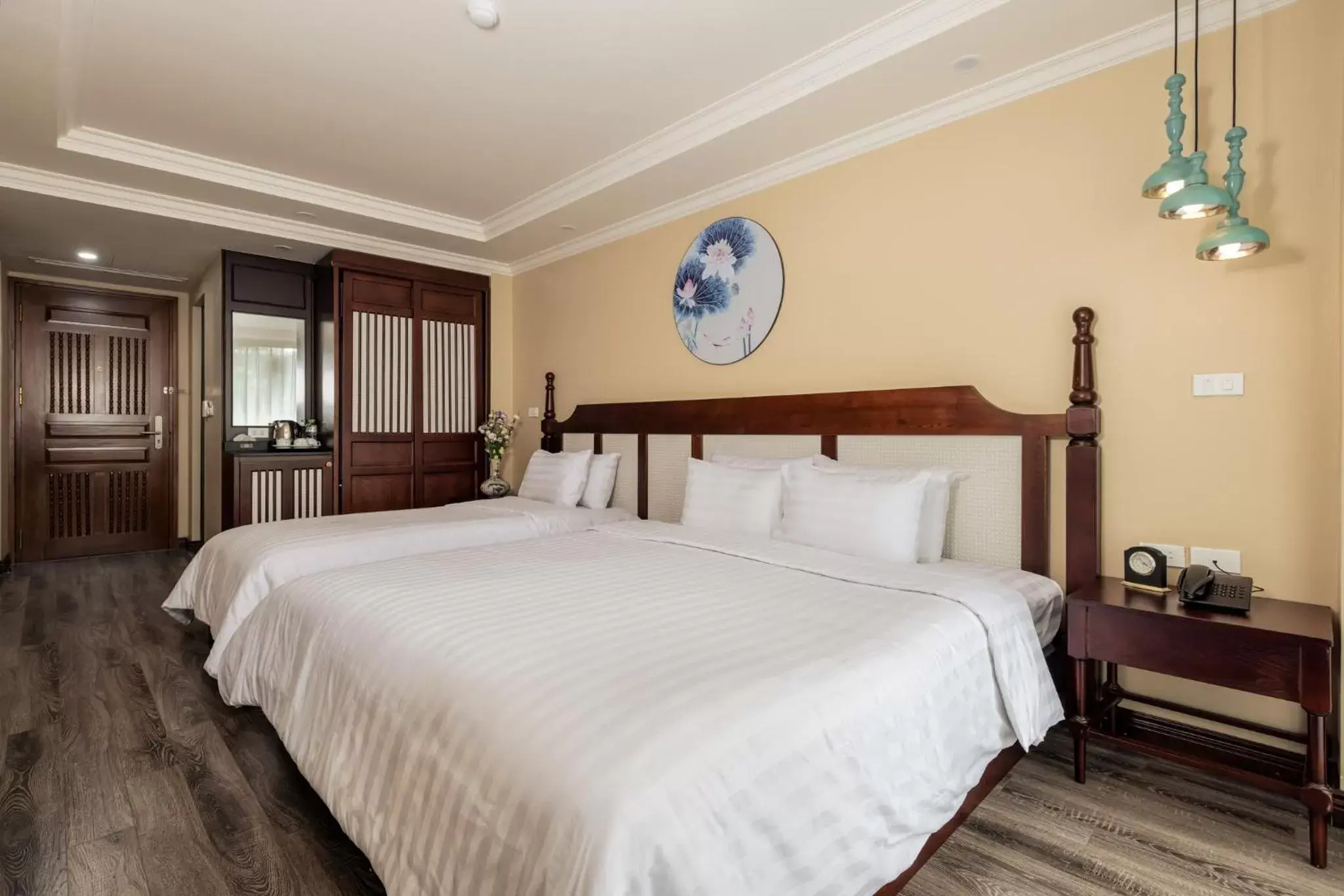 Family Suite with Balcony in Hanoi Golden Lotus Aman Hotel Family Suite with Balcony in Hanoi Golden Lotus Aman Hotel