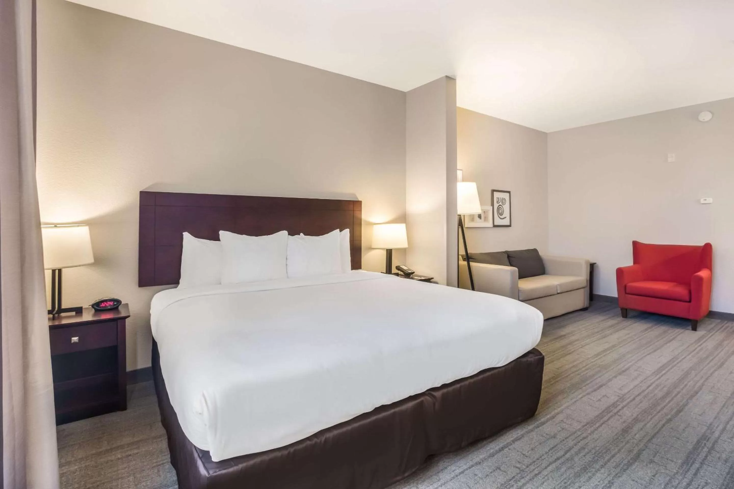 Photo of the whole room, Bed in Comfort Inn & Suites Fairburn - Atlanta Southwest