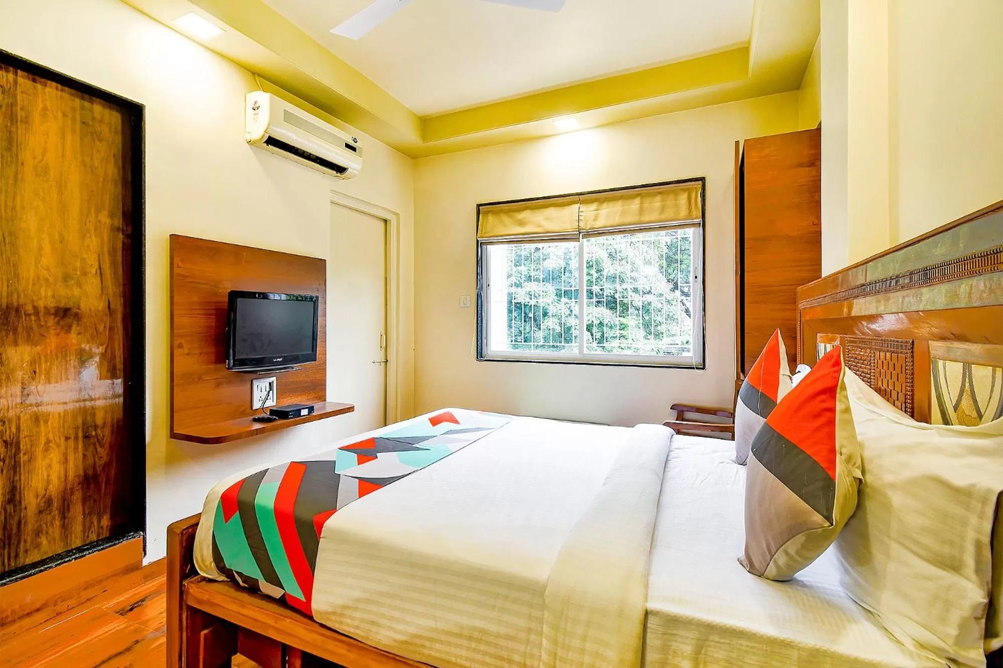 TV and multimedia in FabHotel Nandanvan